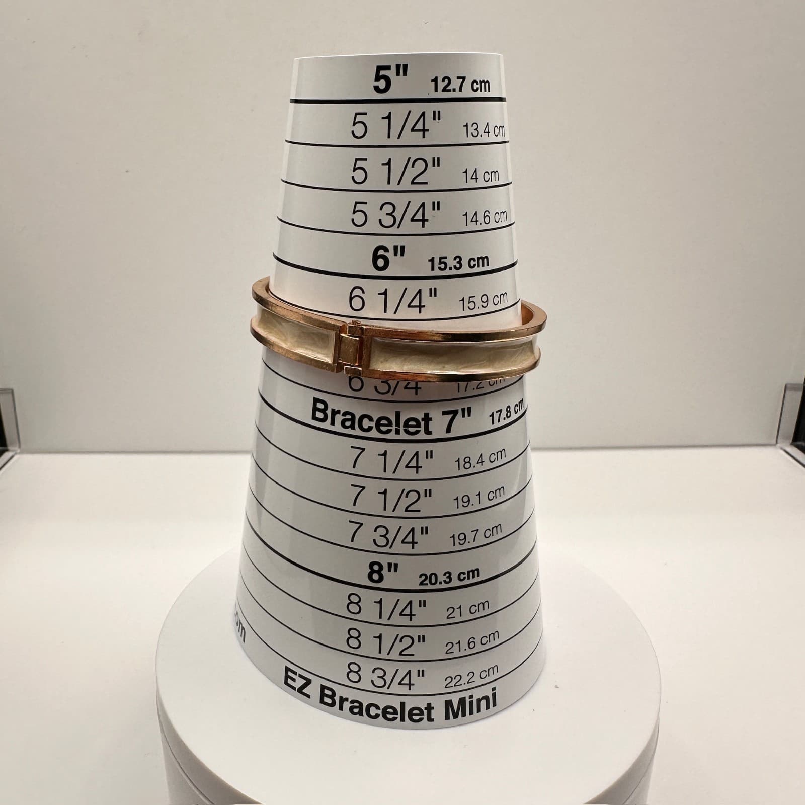 Vintage Y2K Gold Tone Belt Buckle Hinge Bangle Bracelet Cream Marbled Enamel - Thumbnail 9