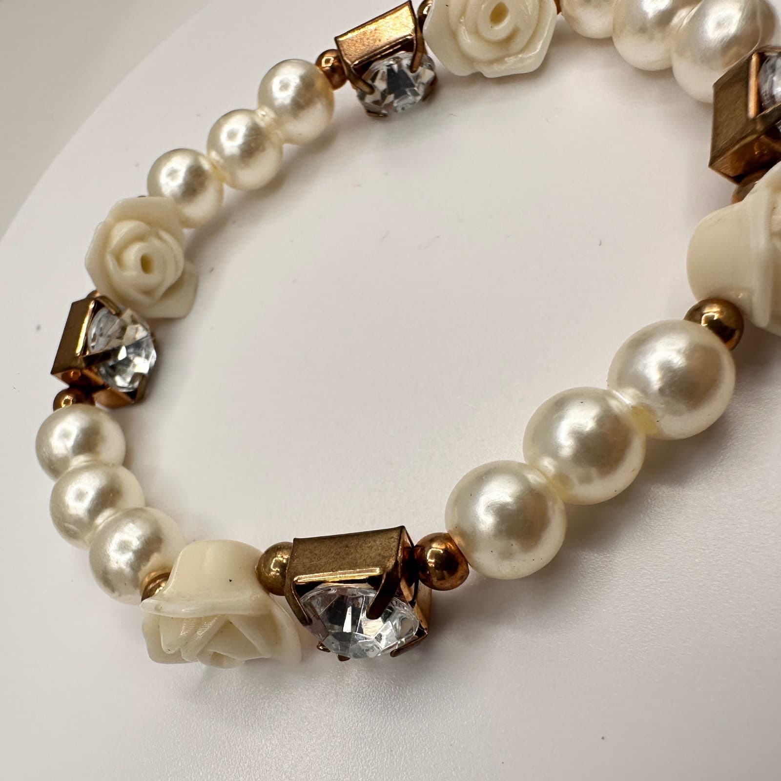 Vintage 90s Faux Pearl Carved Rose Stretch Bracelet Gold Tone Rhinestone Cream - Thumbnail 8