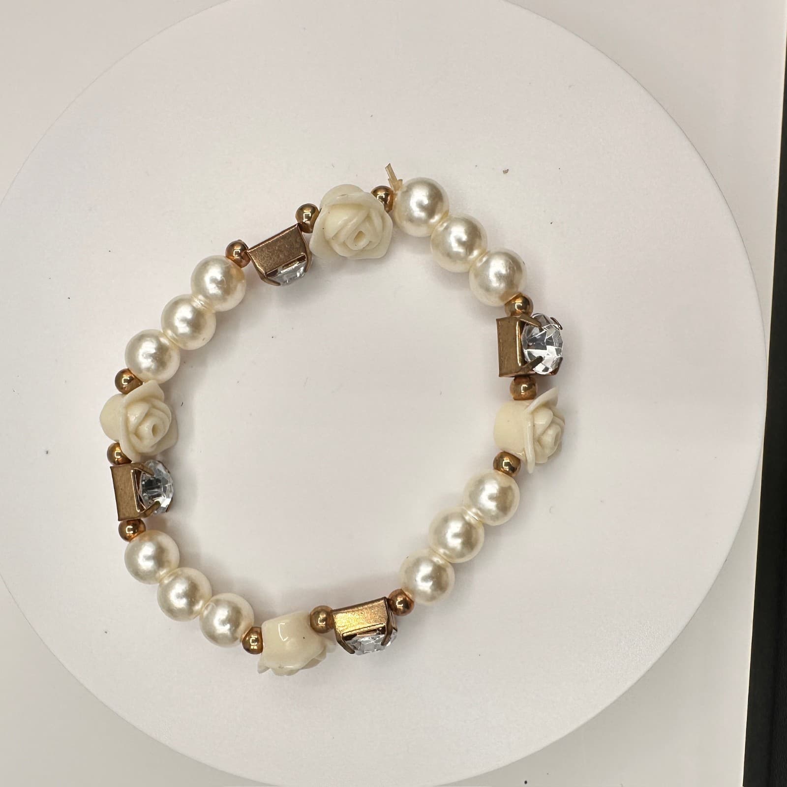 Vintage 90s Faux Pearl Carved Rose Stretch Bracelet Gold Tone Rhinestone Cream - Thumbnail 7