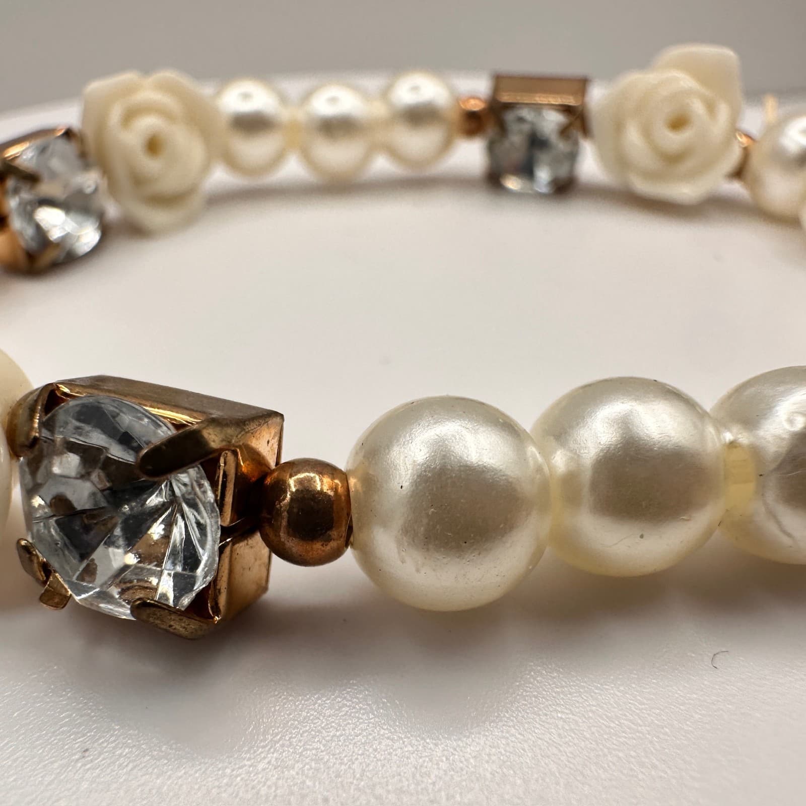 Vintage 90s Faux Pearl Carved Rose Stretch Bracelet Gold Tone Rhinestone Cream - Thumbnail 4