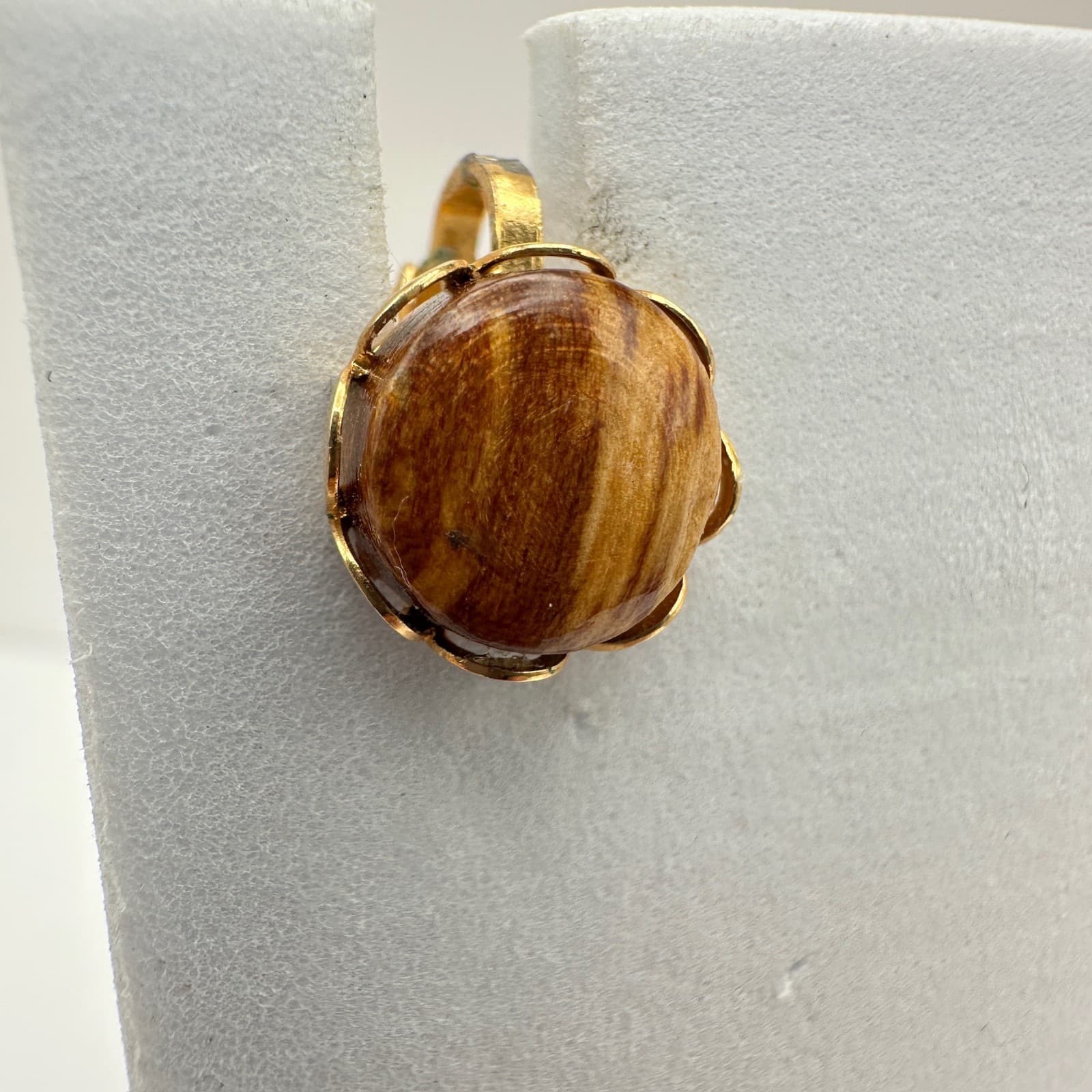 Vintage 90s Tiger Eye Round Cabochon Gold Tone Scalloped Bezel Statement jewelry - Thumbnail 3