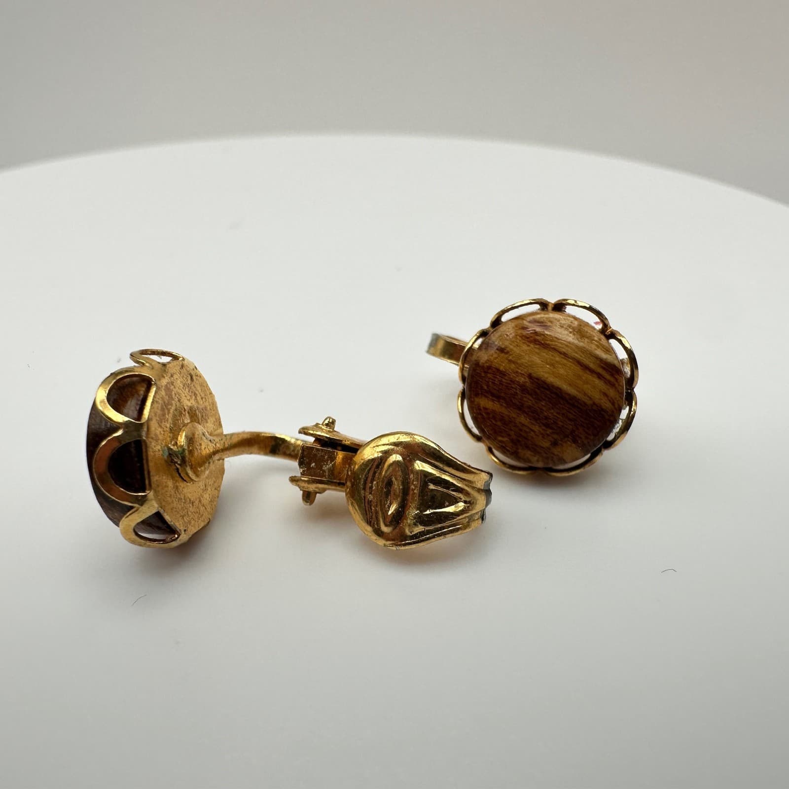 Vintage 90s Tiger Eye Round Cabochon Gold Tone Scalloped Bezel Statement jewelry - Thumbnail 8