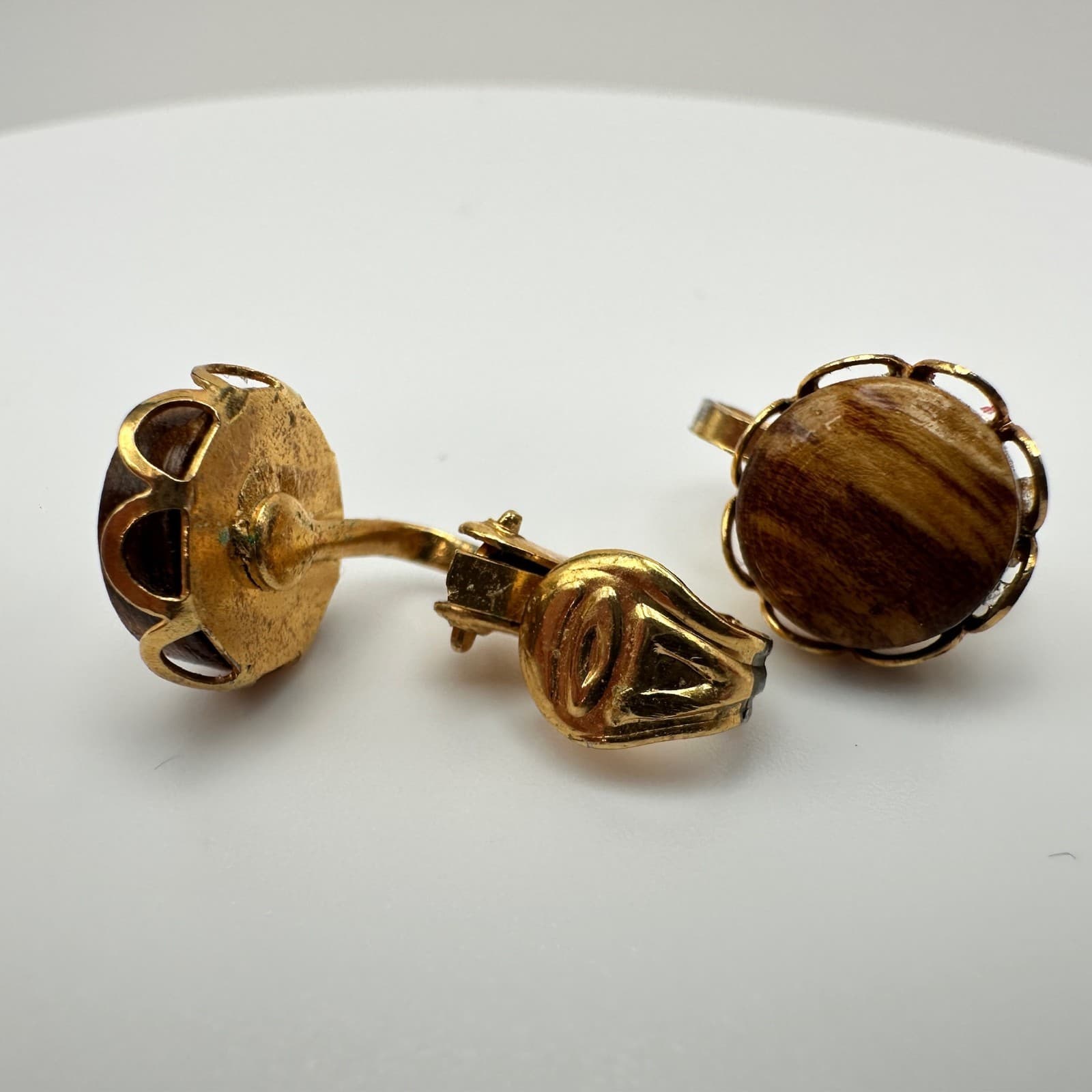 Vintage 90s Tiger Eye Round Cabochon Gold Tone Scalloped Bezel Statement jewelry - Thumbnail 9