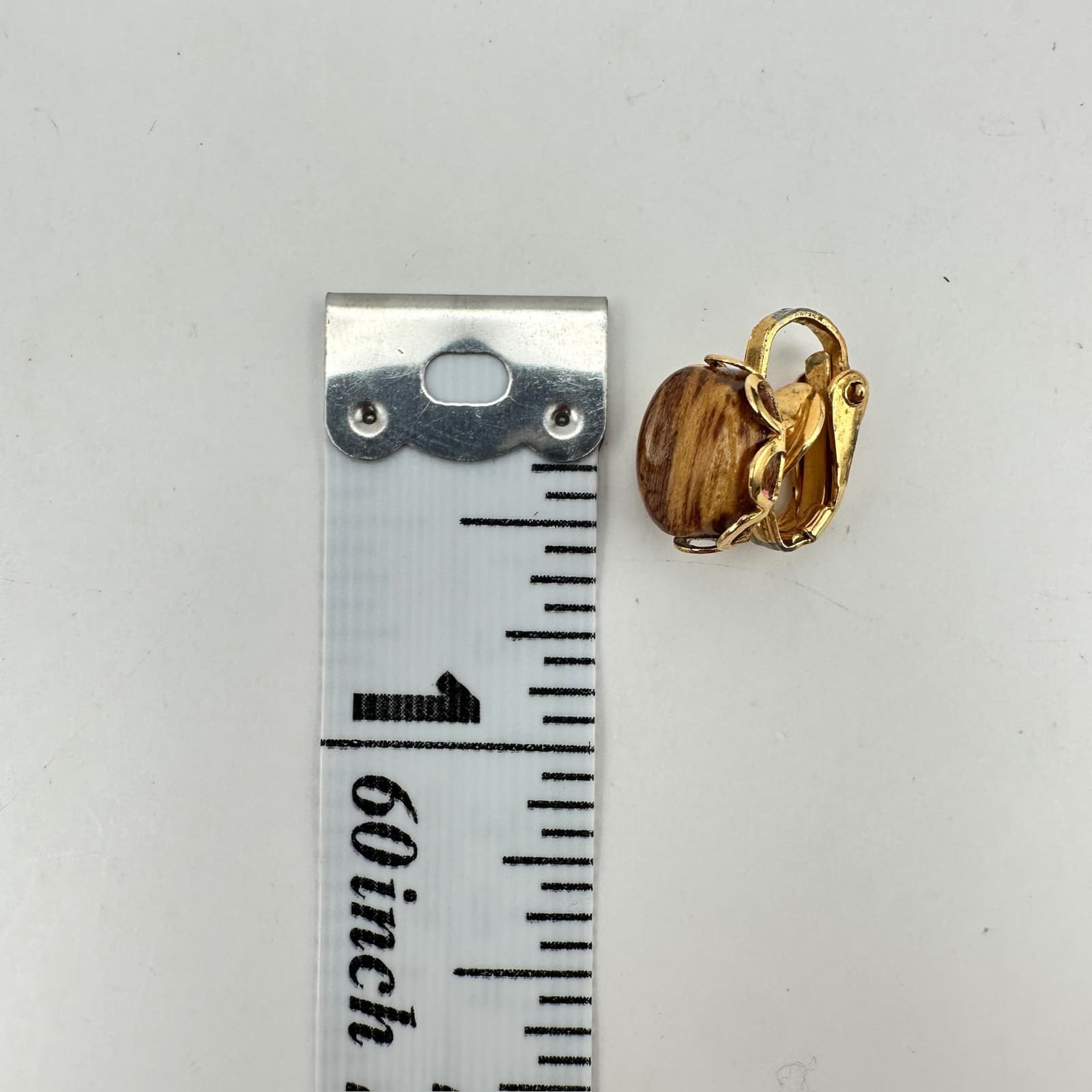 Vintage 90s Tiger Eye Round Cabochon Gold Tone Scalloped Bezel Statement jewelry - Thumbnail 10