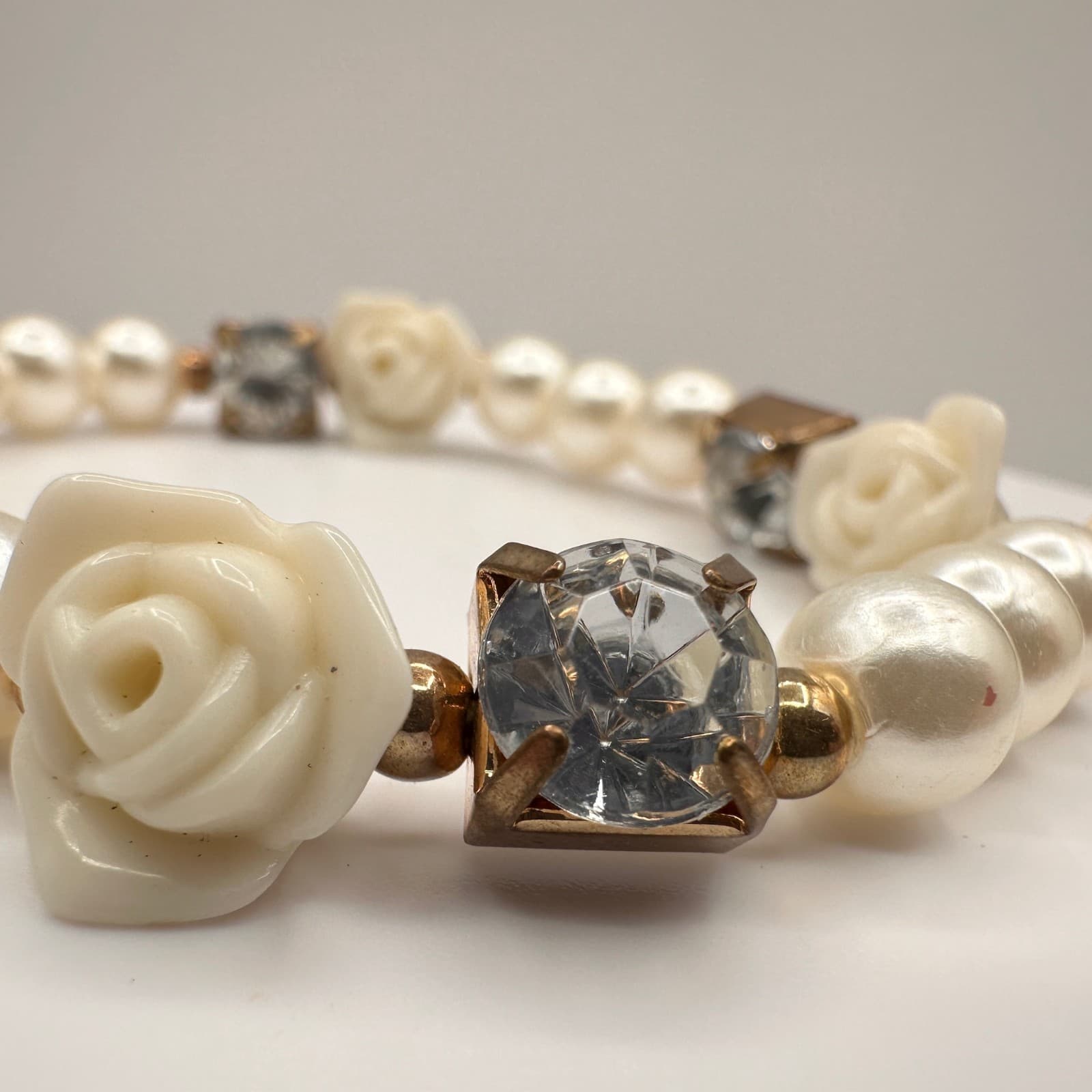 Vintage 90s Faux Pearl Carved Rose Stretch Bracelet Gold Tone Rhinestone Cream - Thumbnail 6