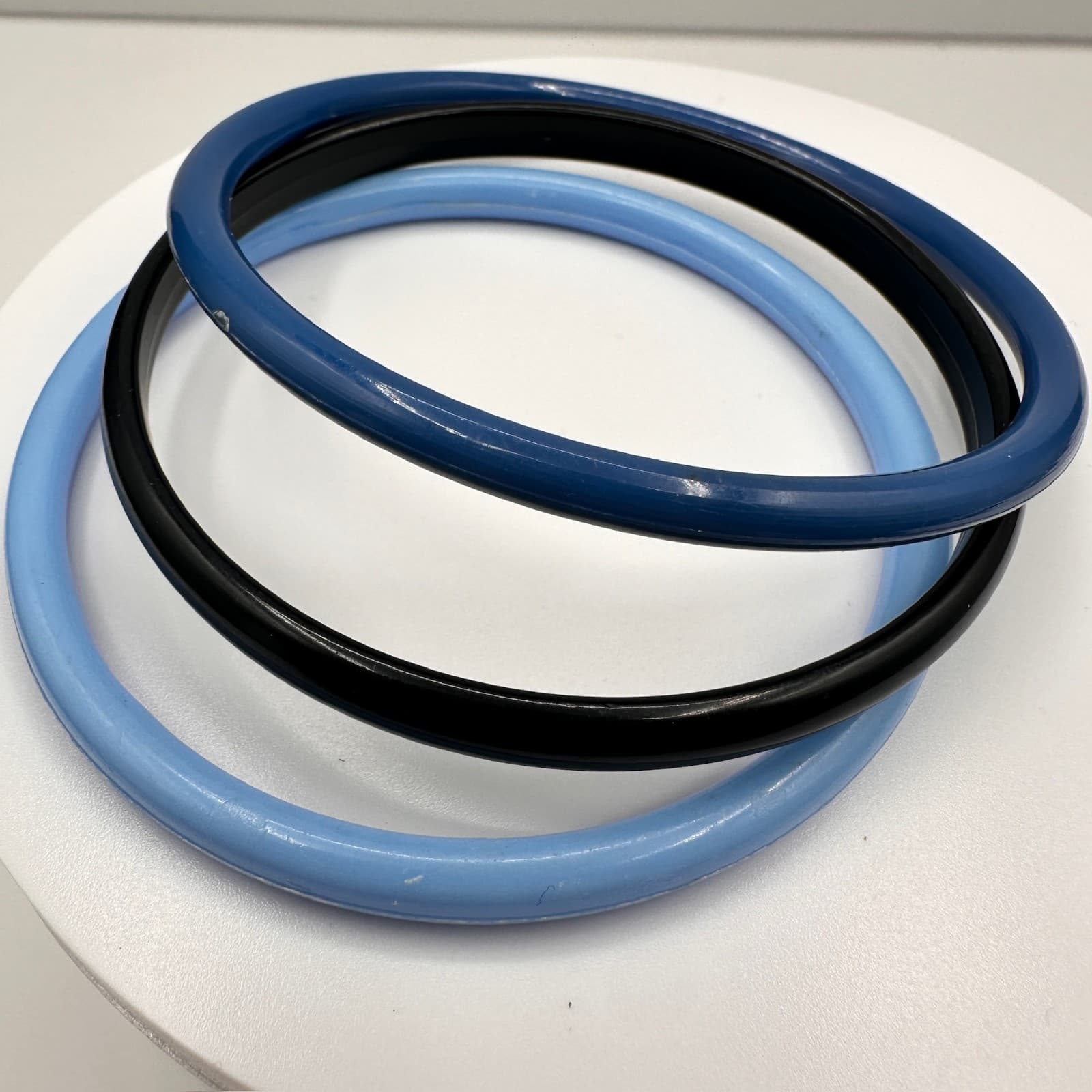 Vintage 90s Blue Black Lucite Bangle Bracelet Set Minimalist Fashion Jewelry - Thumbnail 5