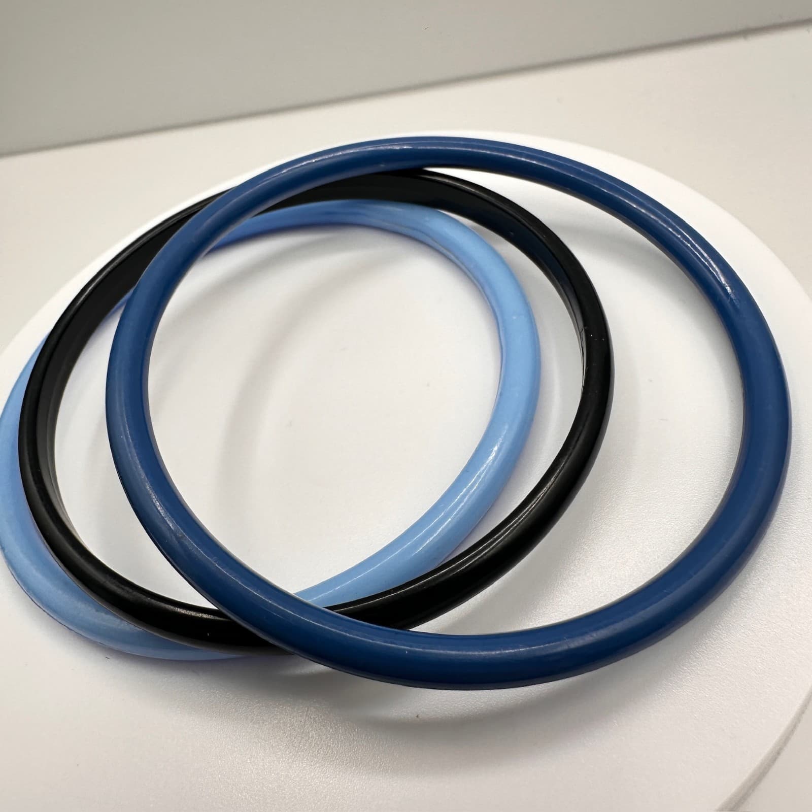 Vintage 90s Blue Black Lucite Bangle Bracelet Set Minimalist Fashion Jewelry - Thumbnail 6