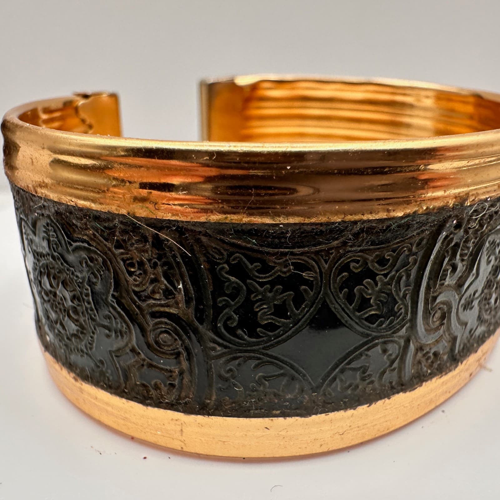 Vintage 80s Wide Gold Tone Black Enamel Etched Filigree Hand Bracelet Statement - Thumbnail 3