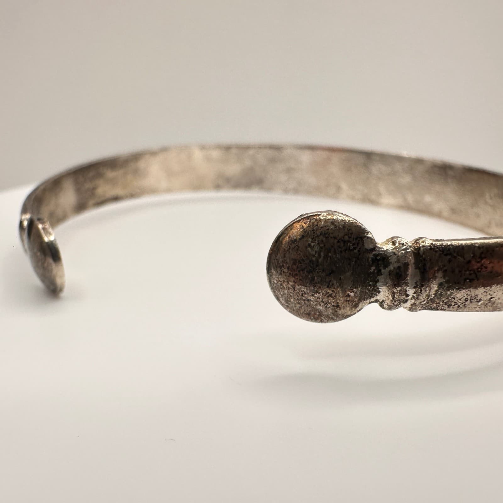 Vintage 90s Silver Tone Floral Hand Bracelet Engraved Boho Statement Jewelry - Thumbnail 6