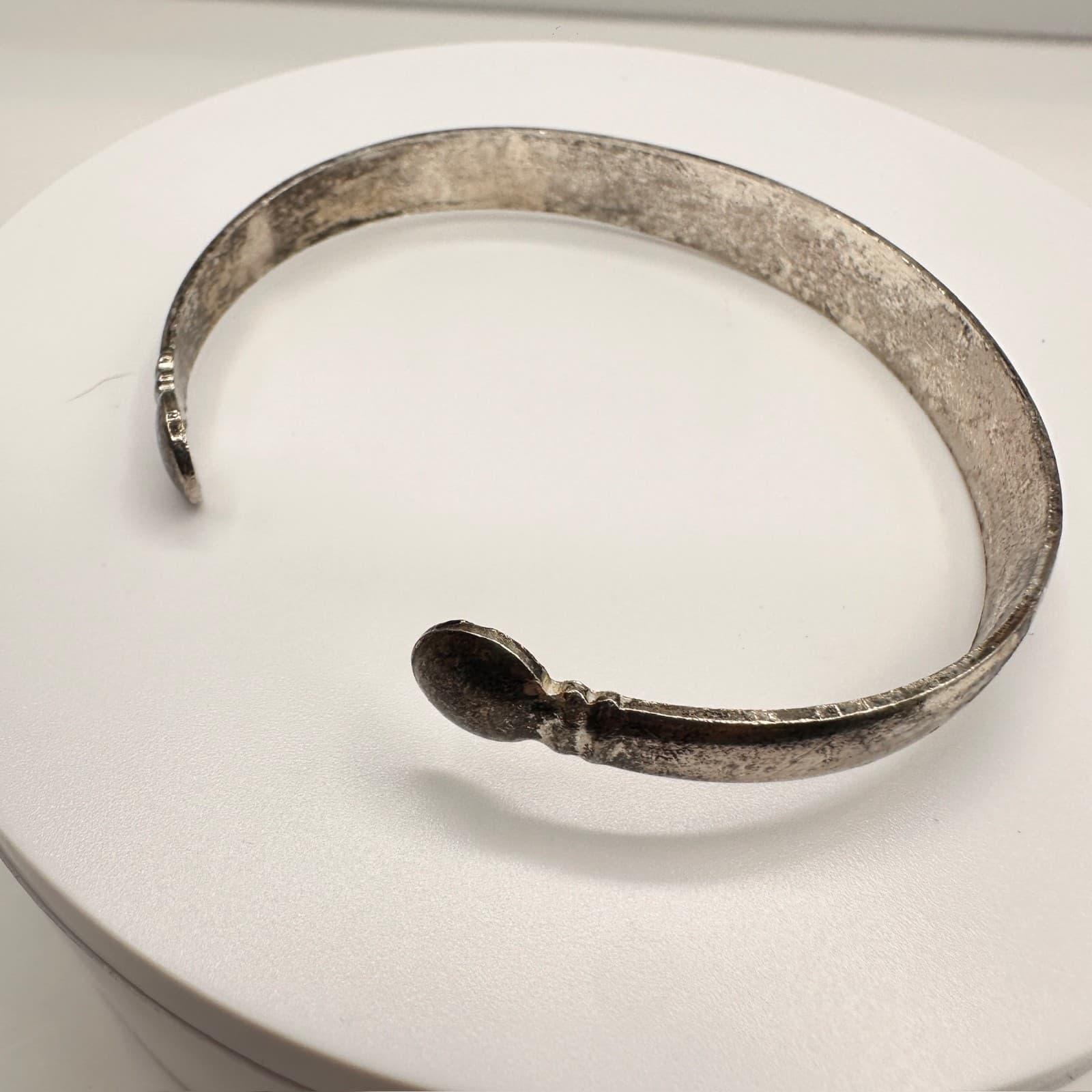 Vintage 90s Silver Tone Floral Hand Bracelet Engraved Boho Statement Jewelry - Thumbnail 7