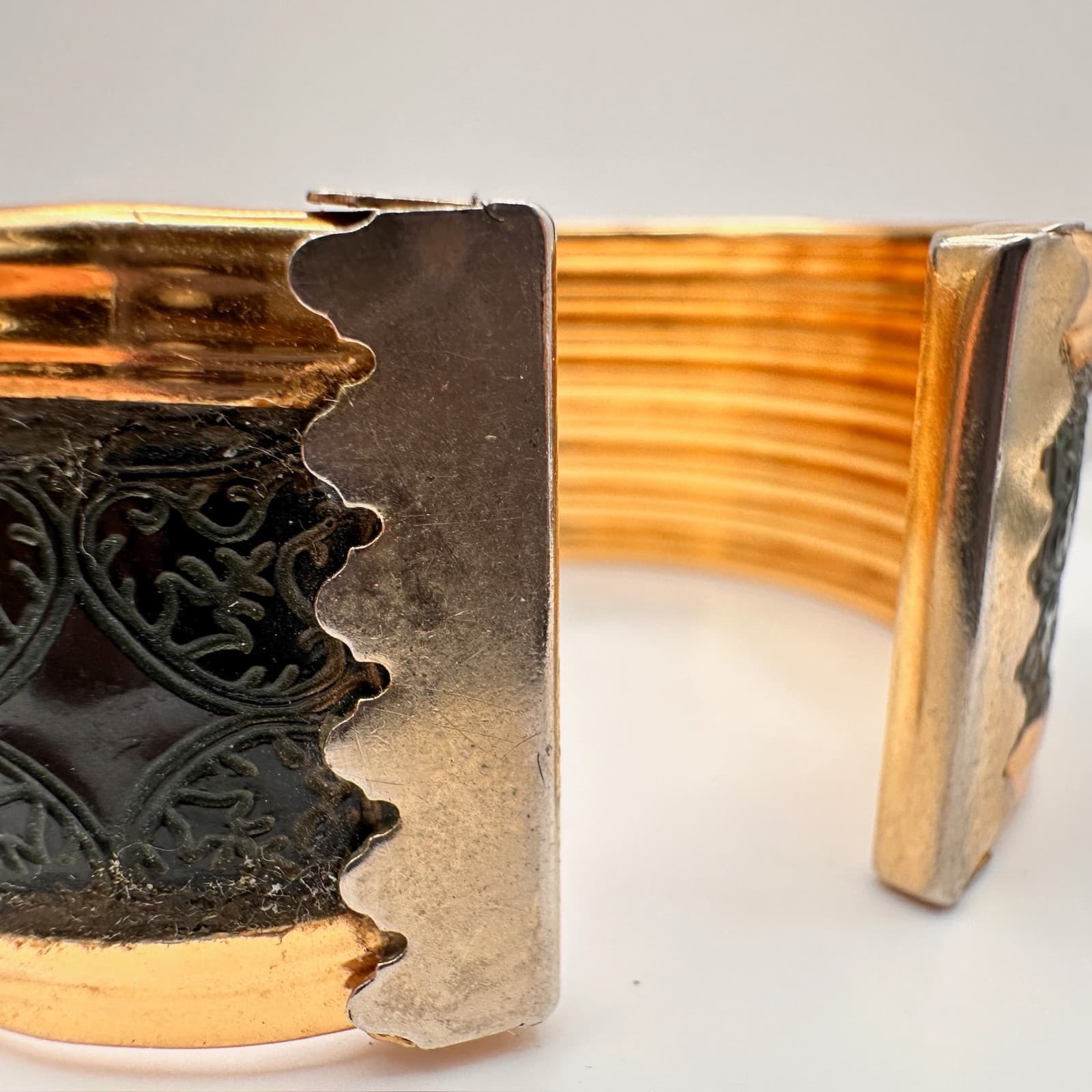 Vintage 80s Wide Gold Tone Black Enamel Etched Filigree Hand Bracelet Statement - Thumbnail 6