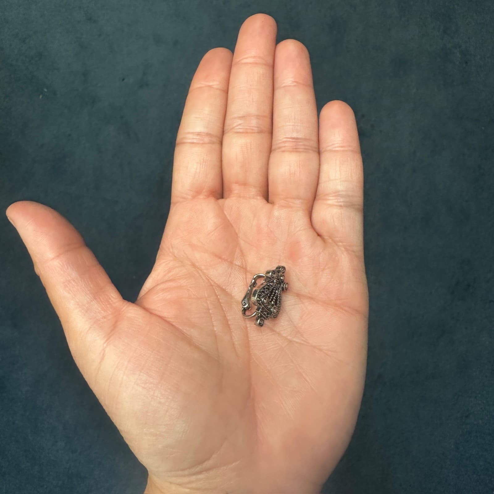 Vintage AVON 1980's Faux Marcasite Harp Shape Antiqued Silver Tone Stud Earrings - Thumbnail 6