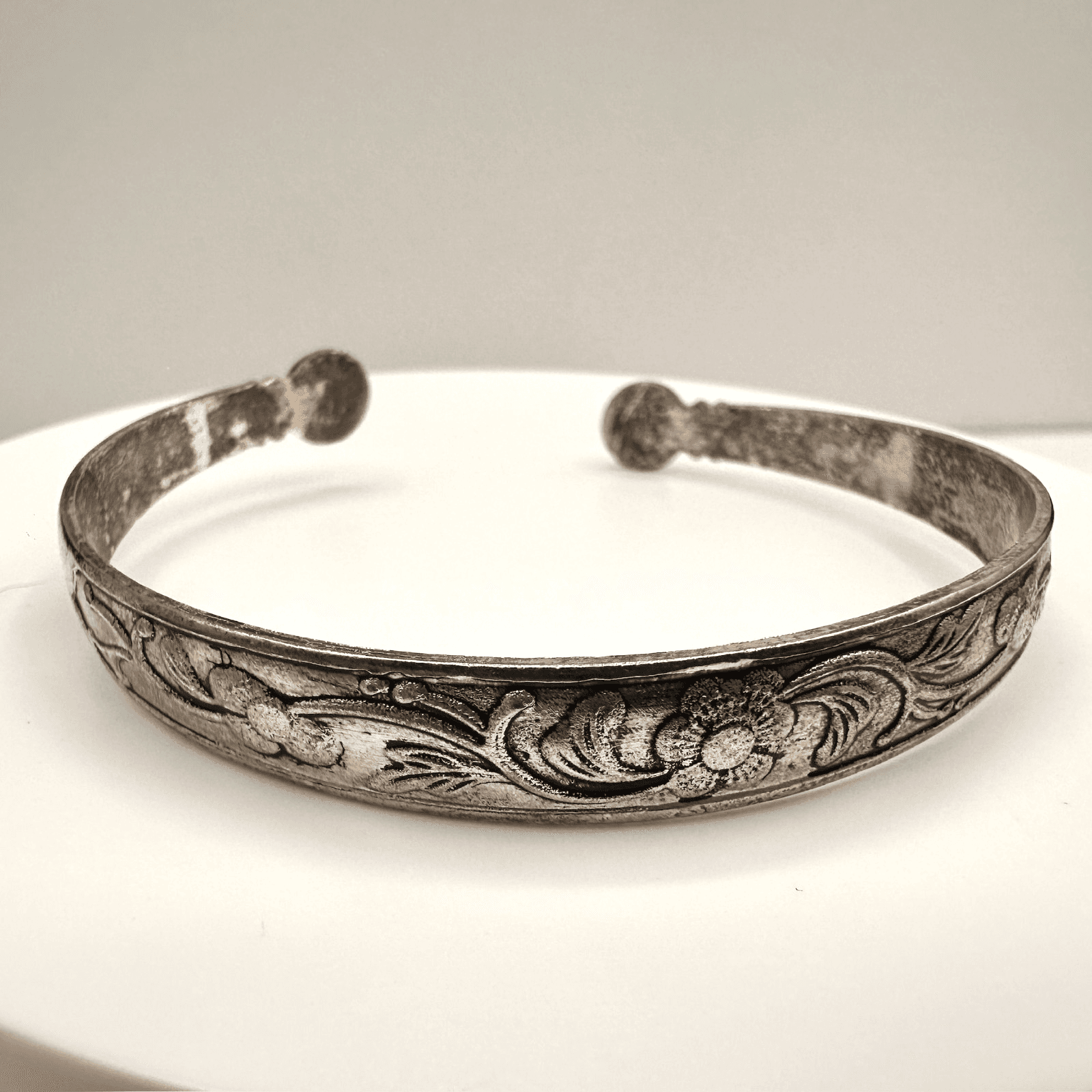 Vintage 90s Silver Tone Floral Hand Bracelet Engraved Boho Statement Jewelry - Image 1
