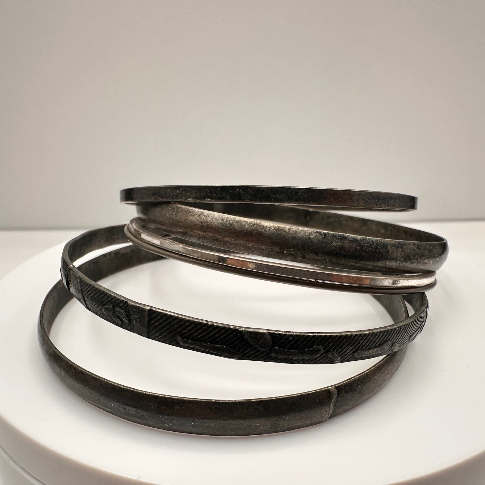 Vintage 80s Silver Tone Bangle Set Etched Engraved Design Women's Jewelry - Thumbnail 2