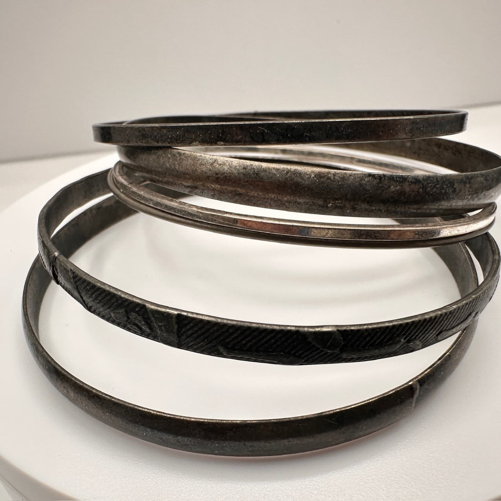 Vintage 80s Silver Tone Bangle Set Etched Engraved Design Women's Jewelry - Thumbnail 3