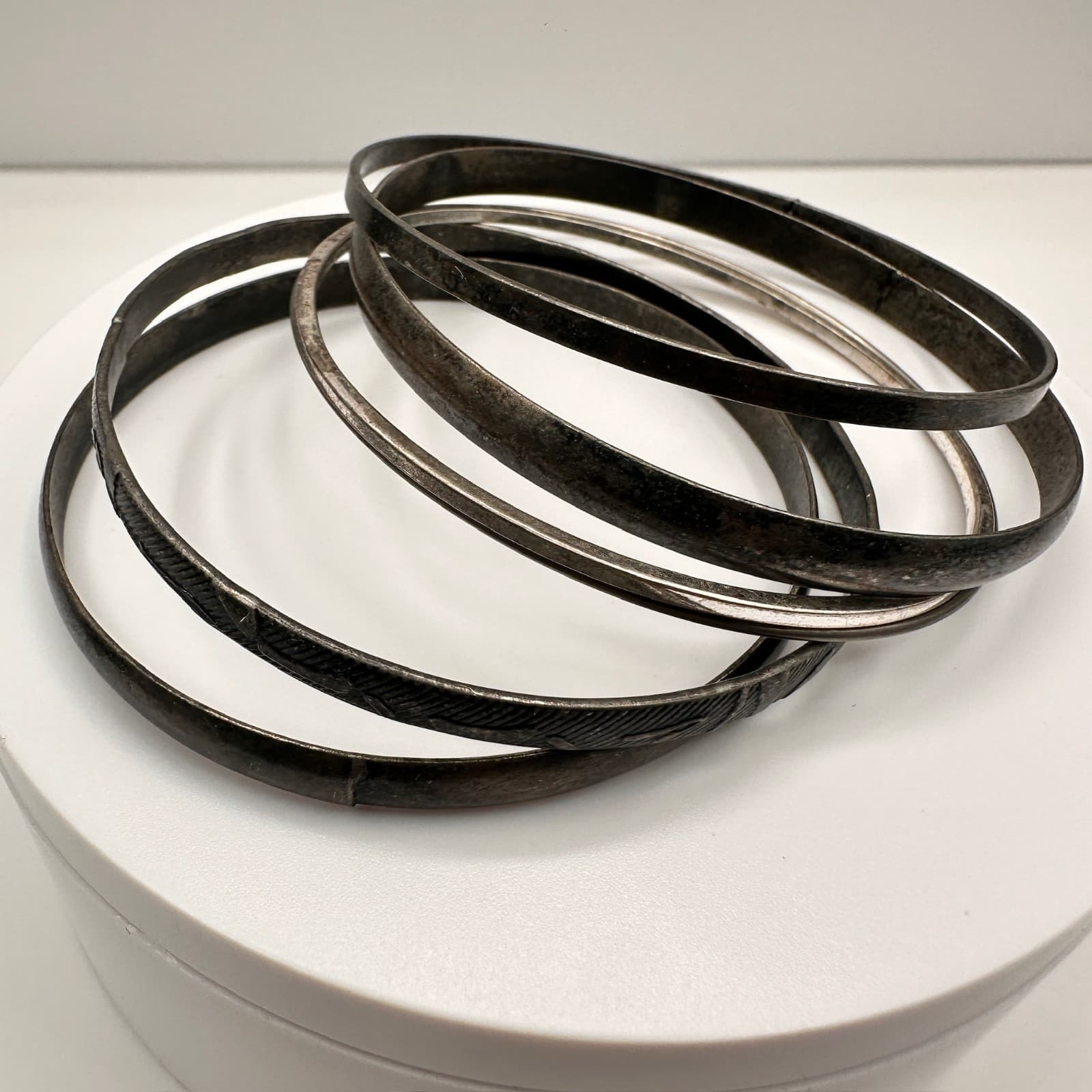 Vintage 80s Silver Tone Bangle Set Etched Engraved Design Women's Jewelry - Thumbnail 9