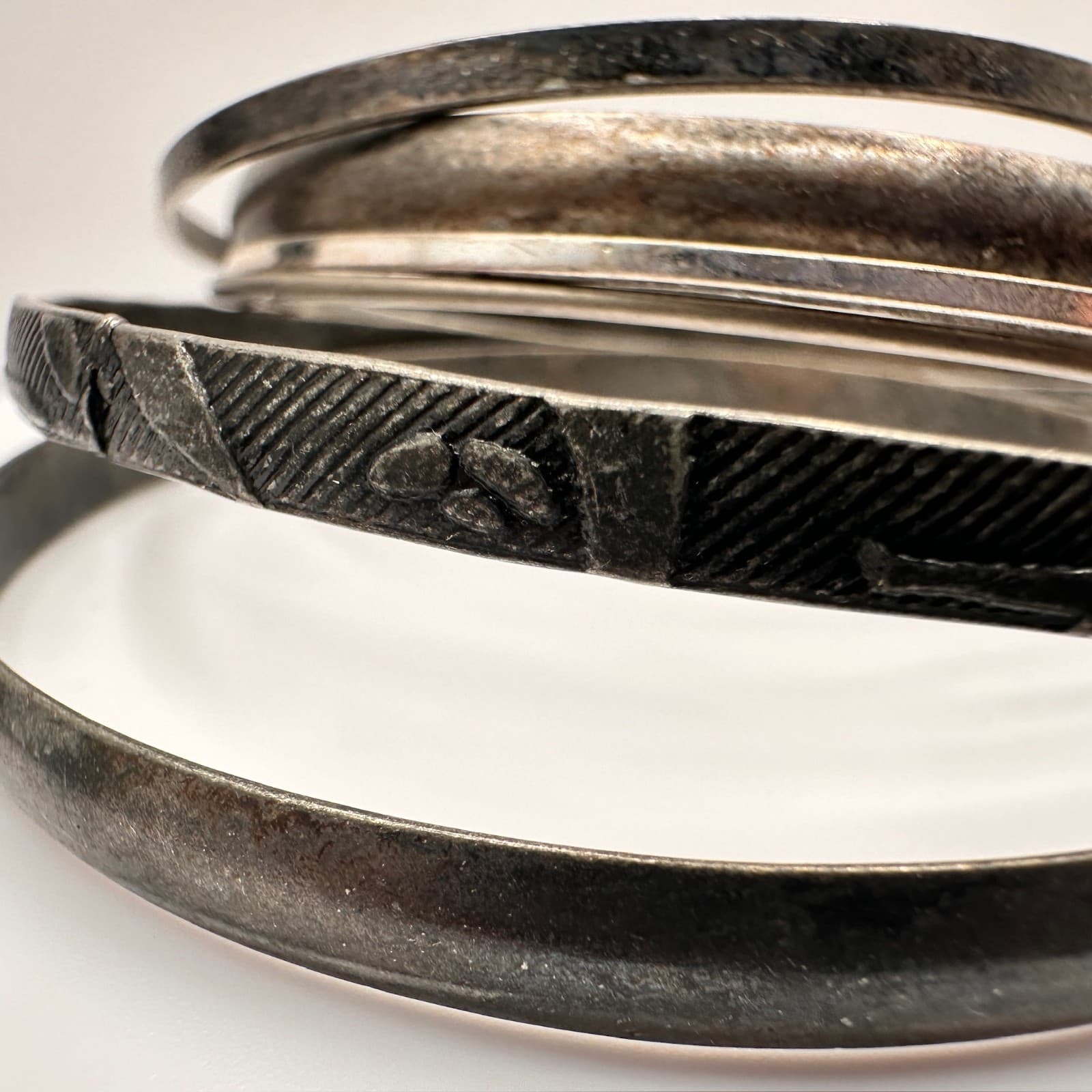 Vintage 80s Silver Tone Bangle Set Etched Engraved Design Women's Jewelry - Thumbnail 4