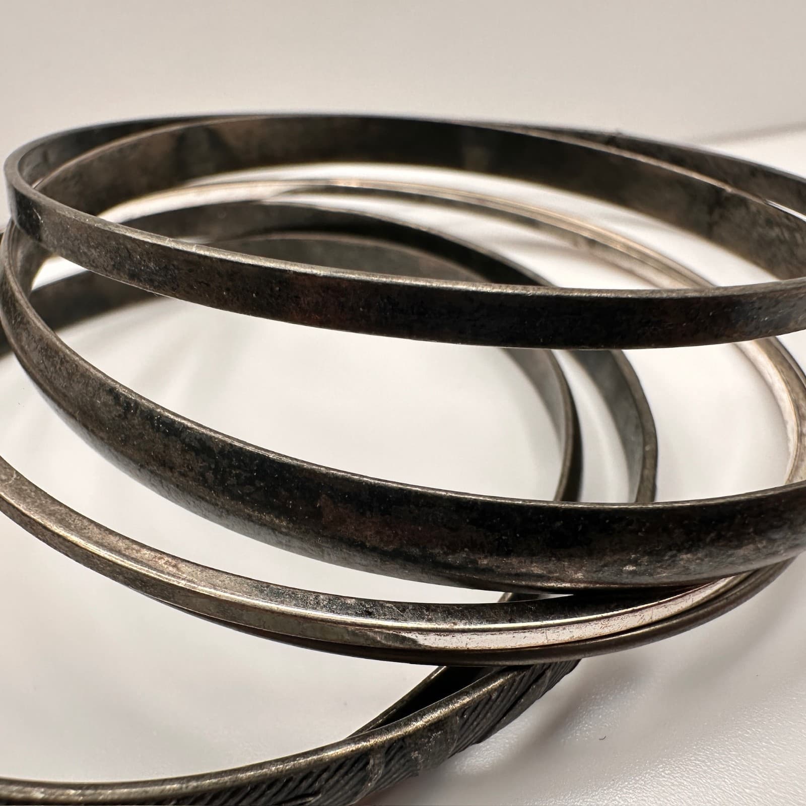 Vintage 80s Silver Tone Bangle Set Etched Engraved Design Women's Jewelry - Thumbnail 7