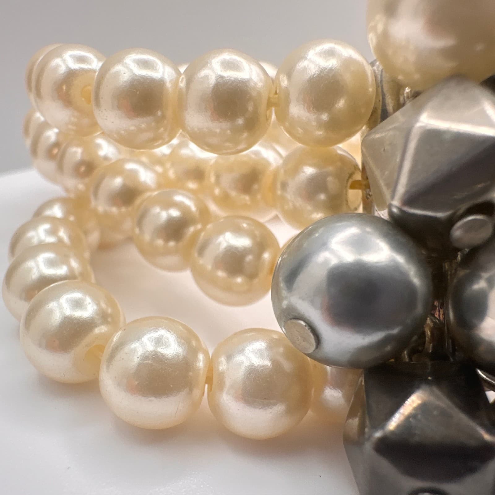 Vintage 90s Faux Pearl Cluster Mixed-Bead Stretch Bracelet Silver Tone Jewelry - Thumbnail 4
