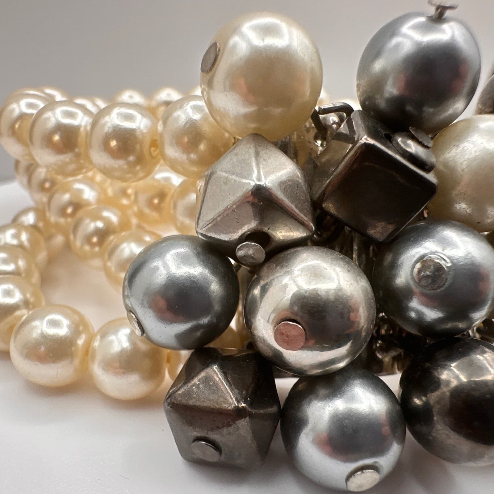 Vintage 90s Faux Pearl Cluster Mixed-Bead Stretch Bracelet Silver Tone Jewelry - Thumbnail 3