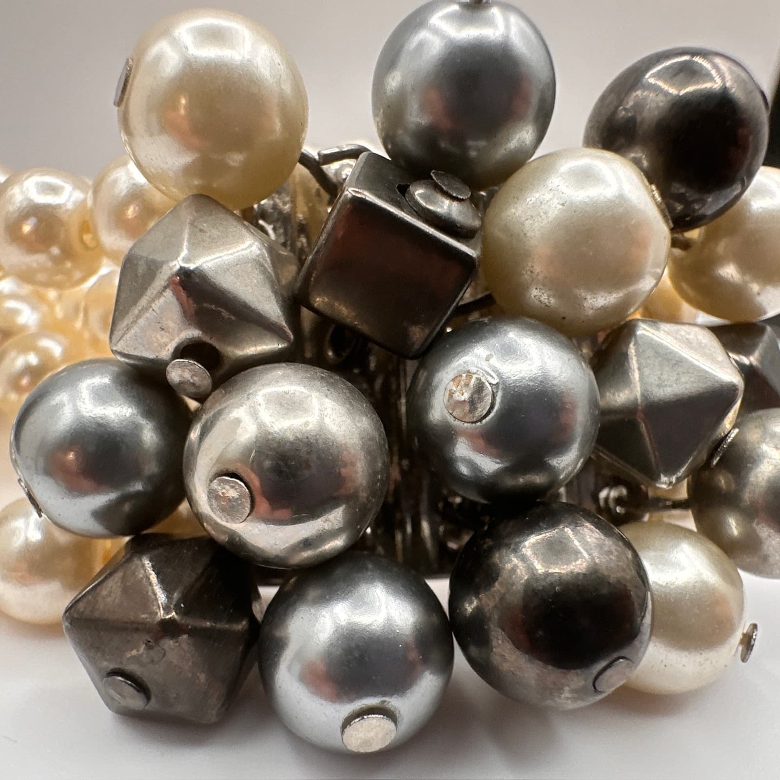 Vintage 90s Faux Pearl Cluster Mixed-Bead Stretch Bracelet Silver Tone Jewelry - Thumbnail 5