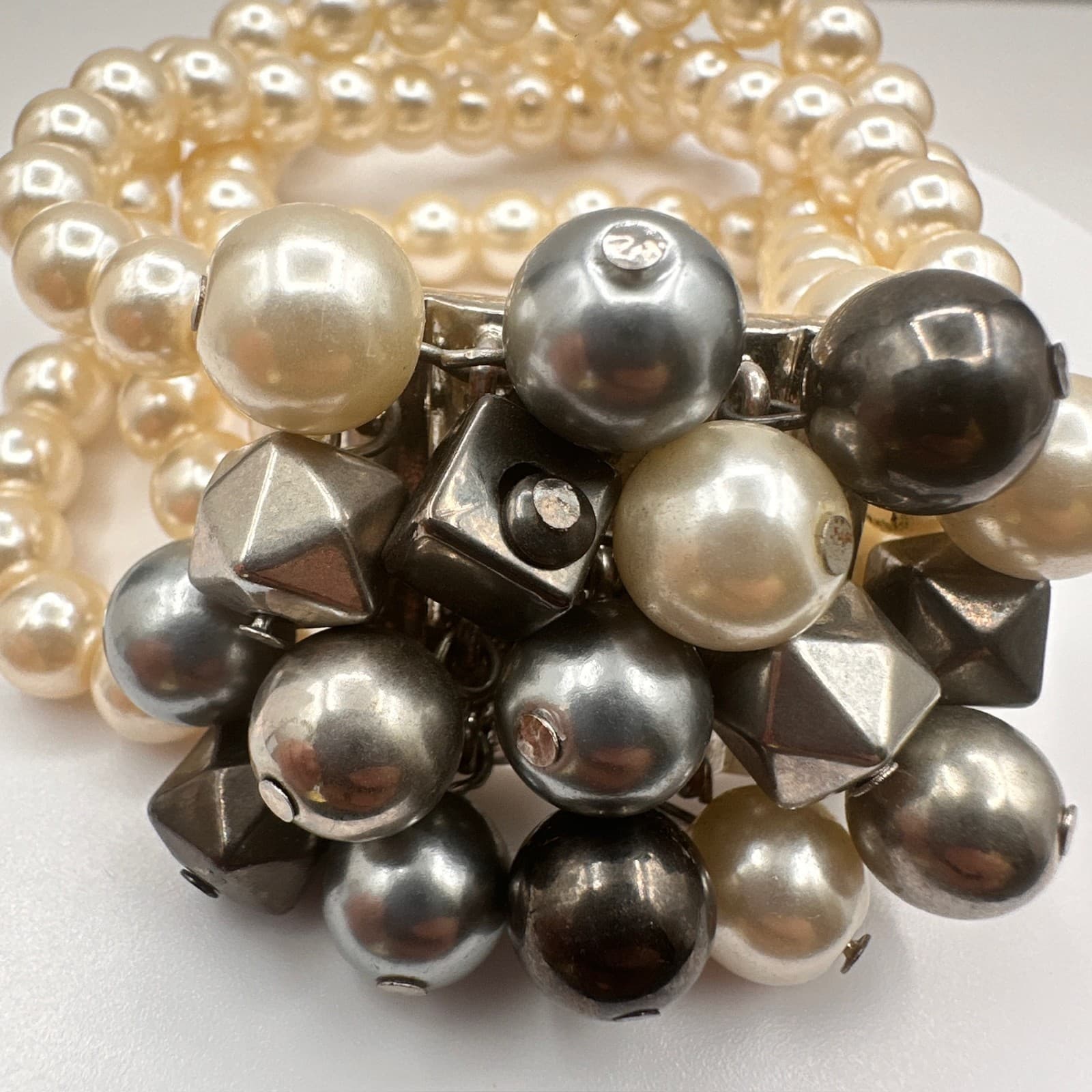 Vintage 90s Faux Pearl Cluster Mixed-Bead Stretch Bracelet Silver Tone Jewelry - Thumbnail 9