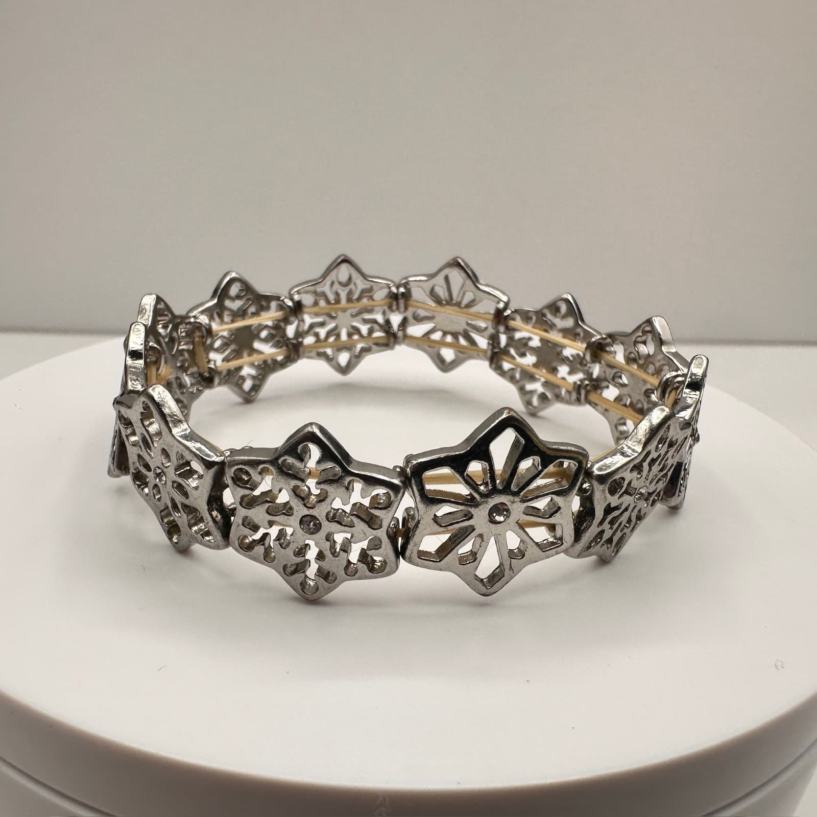 Vintage Y2K Silver Tone Filigree Stretch Link Bracelet Clear Rhinestone Jewelry - Image 1