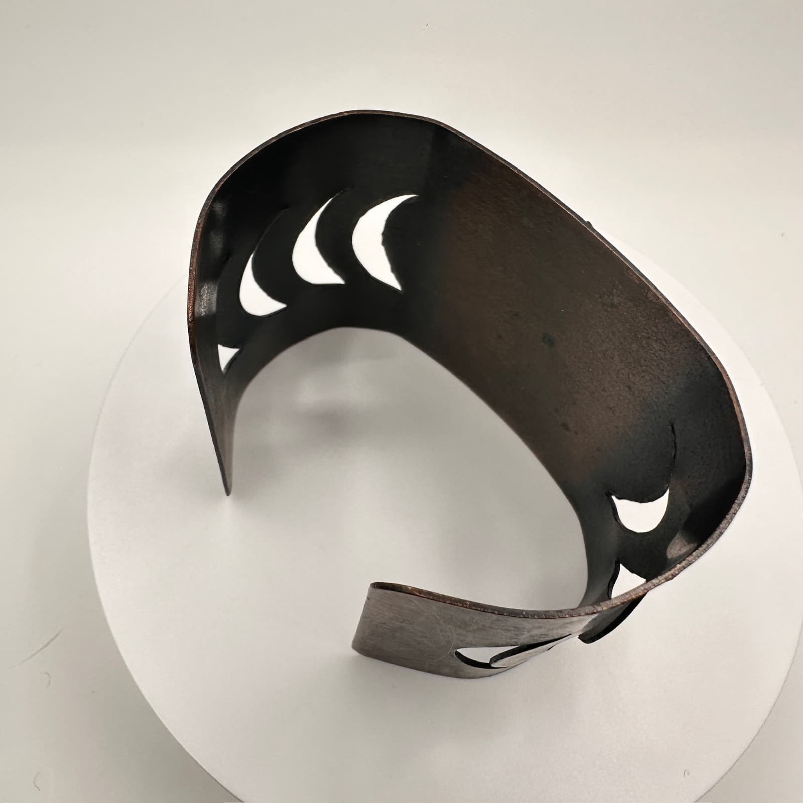 Vintage 90s Copper Hand Bracelet Moon Crescent Cutout Women's Classic Jewelry - Thumbnail 3