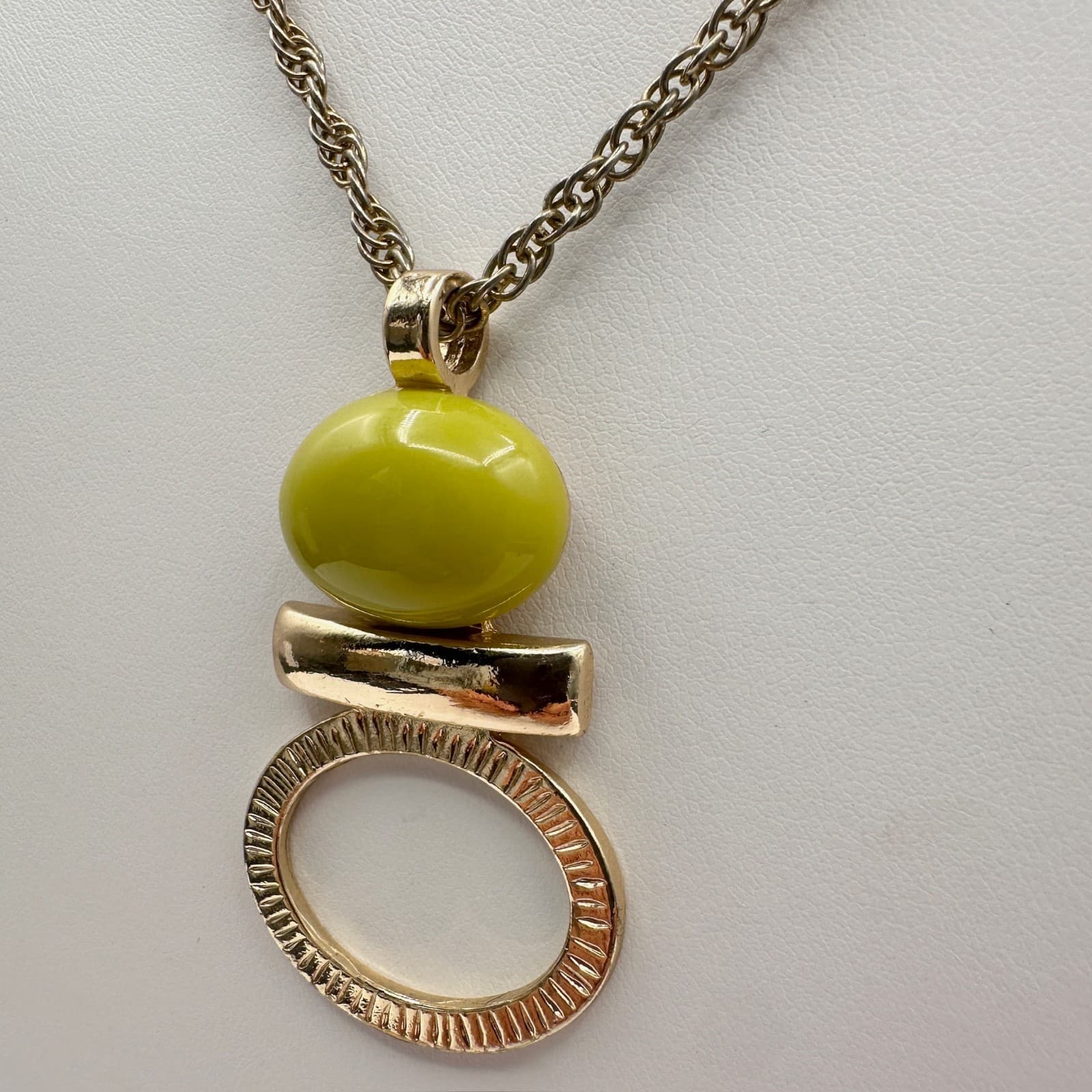 Vintage Statement Pendant Necklace with Yellow Bead & Gold Tone Chain Jewelry - Thumbnail 7