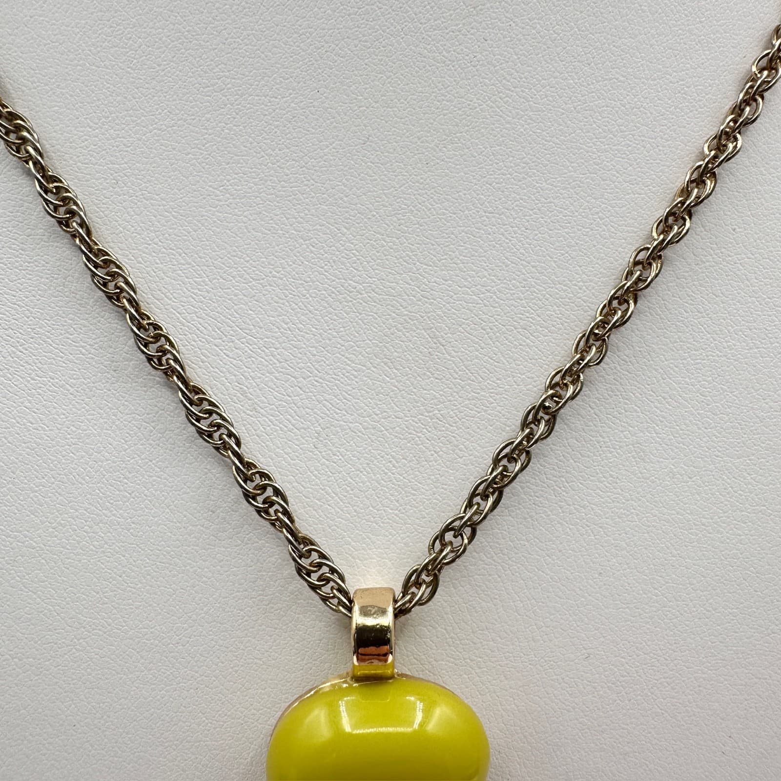 Vintage Statement Pendant Necklace with Yellow Bead & Gold Tone Chain Jewelry - Thumbnail 11