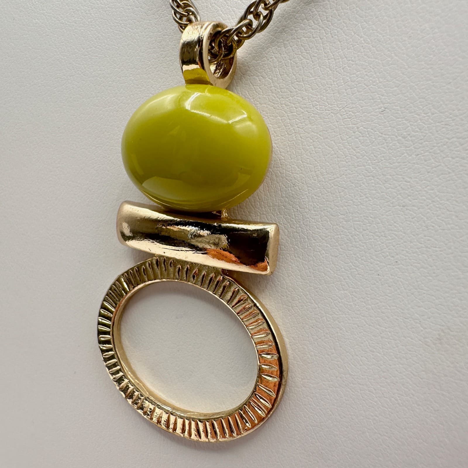 Vintage Statement Pendant Necklace with Yellow Bead & Gold Tone Chain Jewelry - Thumbnail 8