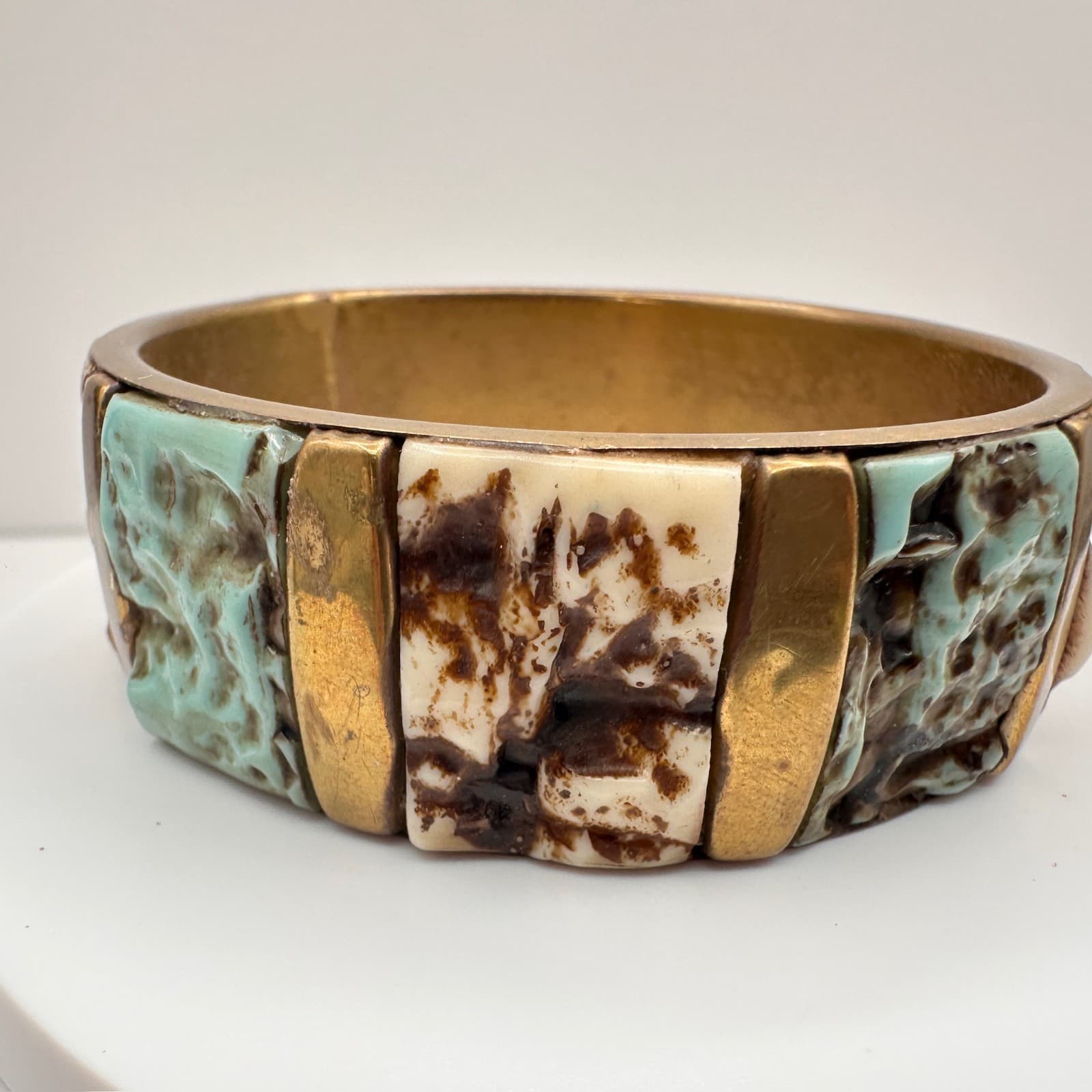 Vintage 70s 80s Brutalist Bangle Bracelet Gold Tone Faux Turquoise Coral Stone - Thumbnail 3