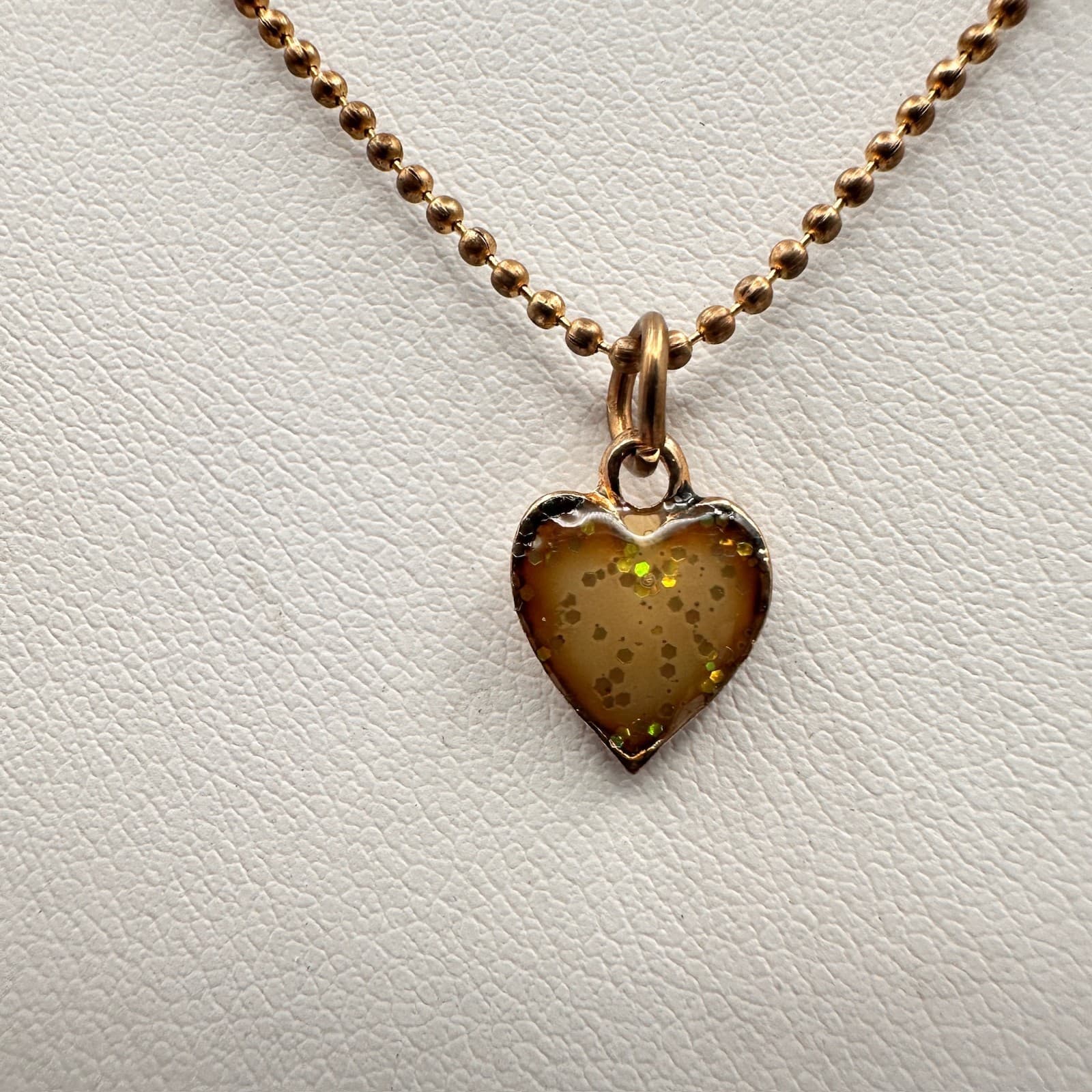 Vintage Heart Necklace Gold Tone Green Glitter Resin Pendant Ball Chain Jewelry - Thumbnail 3