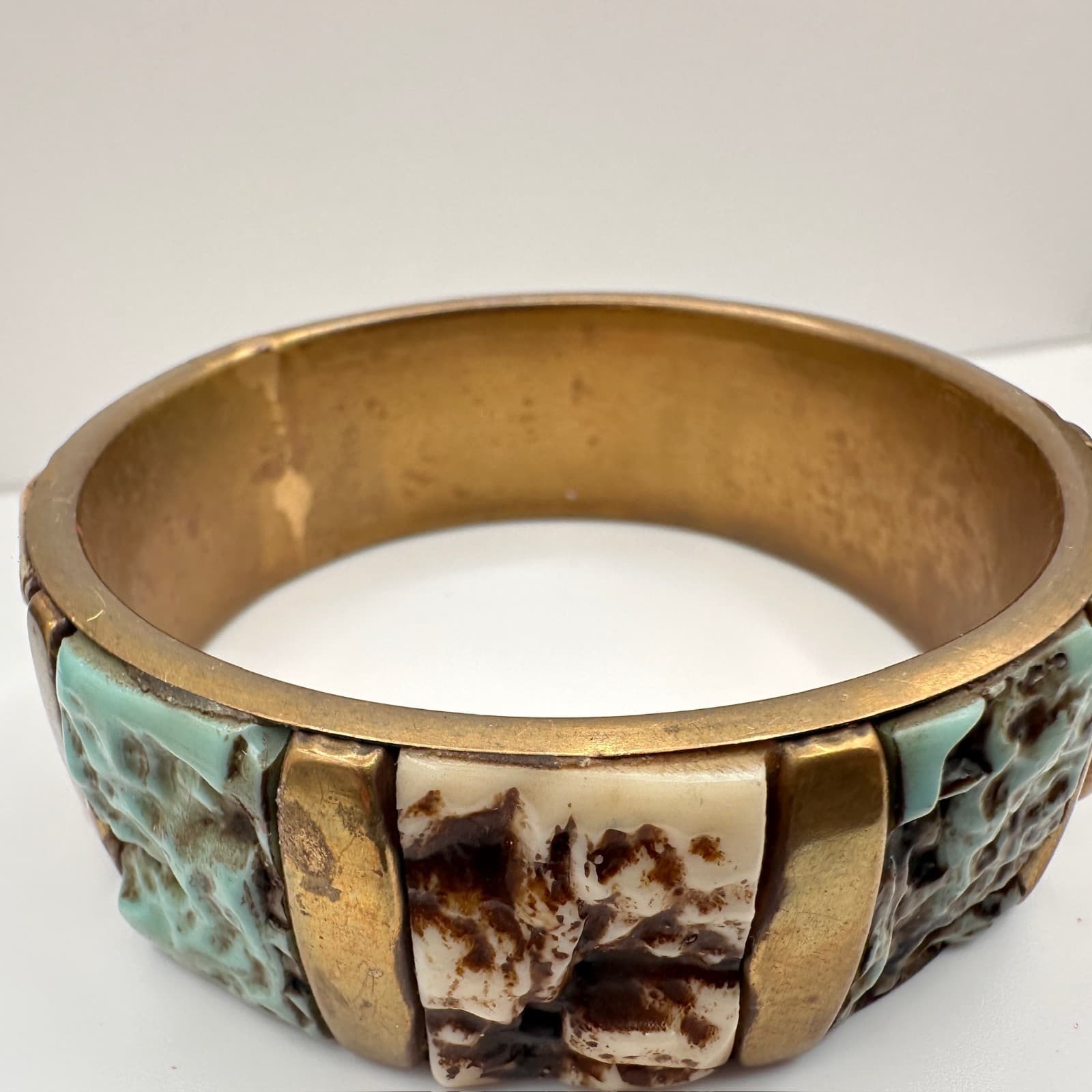 Vintage 70s 80s Brutalist Bangle Bracelet Gold Tone Faux Turquoise Coral Stone - Thumbnail 6