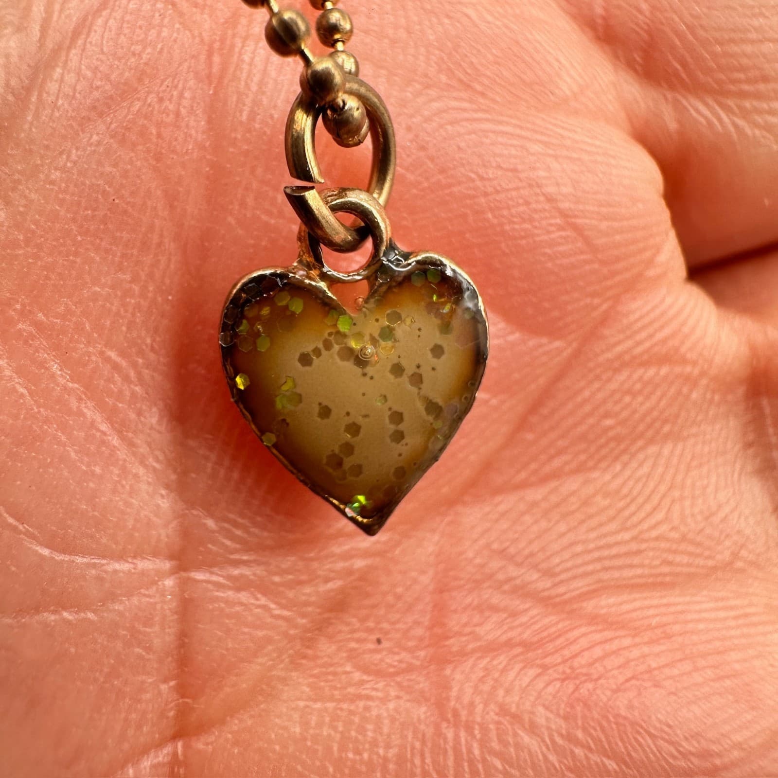 Vintage Heart Necklace Gold Tone Green Glitter Resin Pendant Ball Chain Jewelry - Thumbnail 8