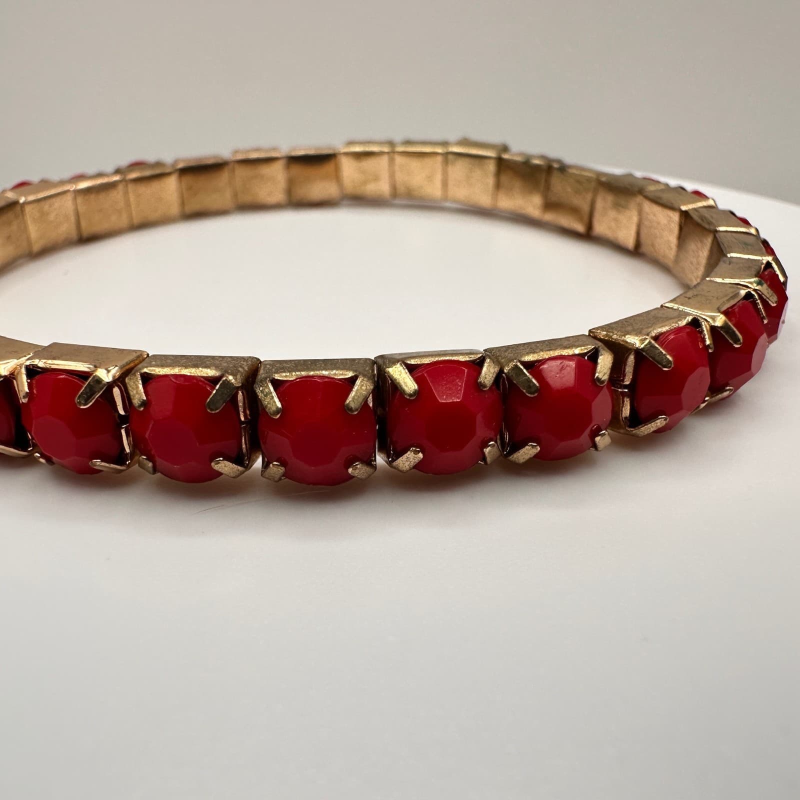 Vintage 90s Red Glass Gold Tone Stretch Bracelet Stackable Fashion Jewelry - Thumbnail 5