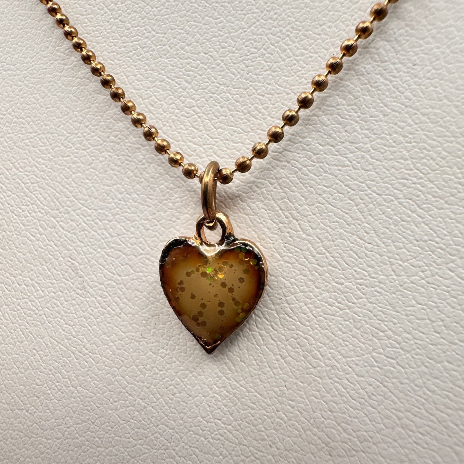 Vintage Heart Necklace Gold Tone Green Glitter Resin Pendant Ball Chain Jewelry - Thumbnail 4
