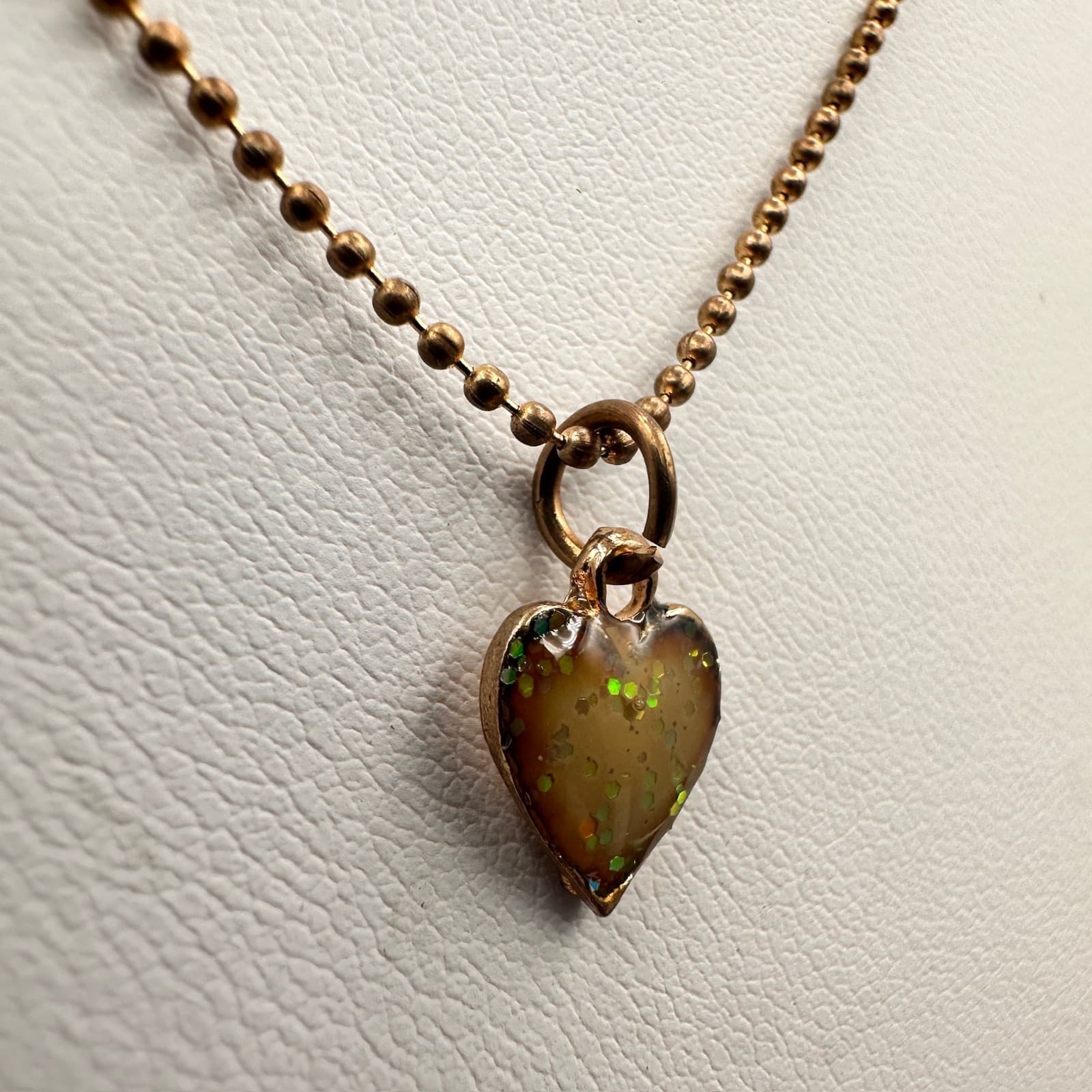 Vintage Heart Necklace Gold Tone Green Glitter Resin Pendant Ball Chain Jewelry - Thumbnail 6