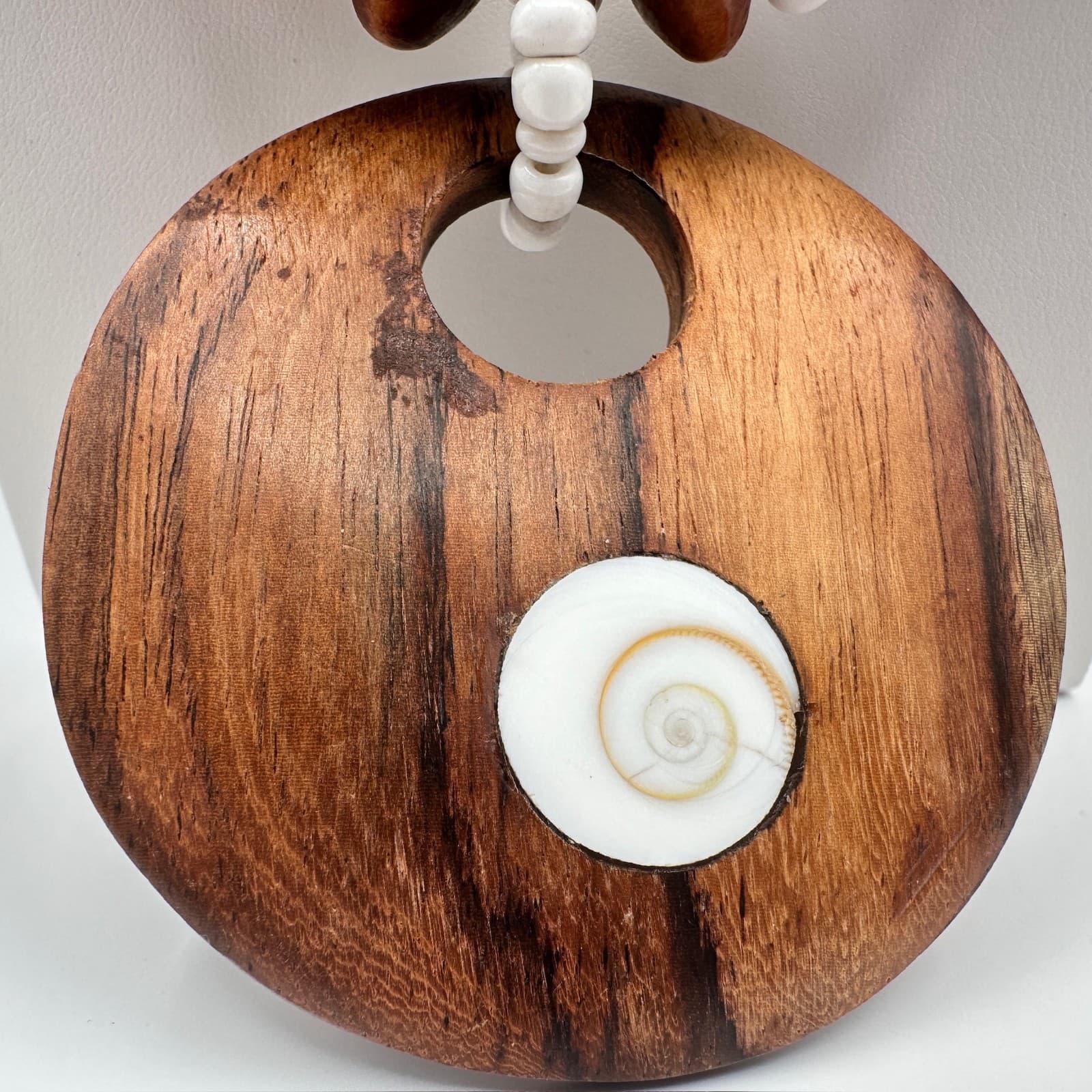 Vintage 80s Boho Wood Bead Statement Pendant Necklace Jewelry Spiral Shell - Thumbnail 13