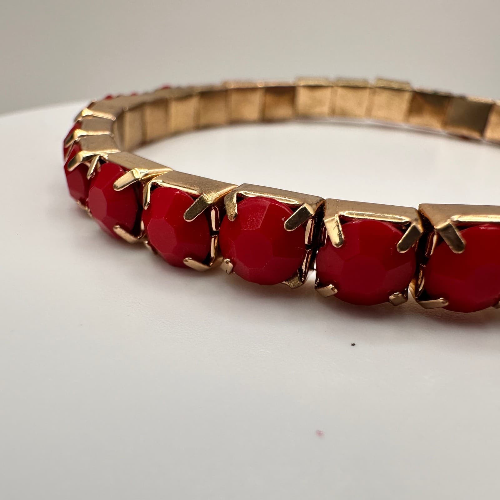 Vintage 90s Red Glass Gold Tone Stretch Bracelet Stackable Fashion Jewelry - Thumbnail 4