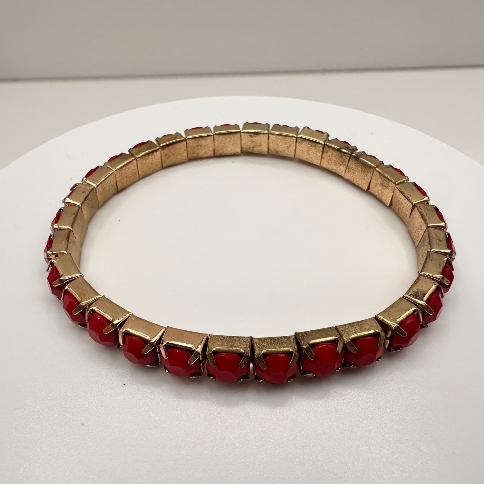 Vintage 90s Red Glass Gold Tone Stretch Bracelet Stackable Fashion Jewelry - Thumbnail 6