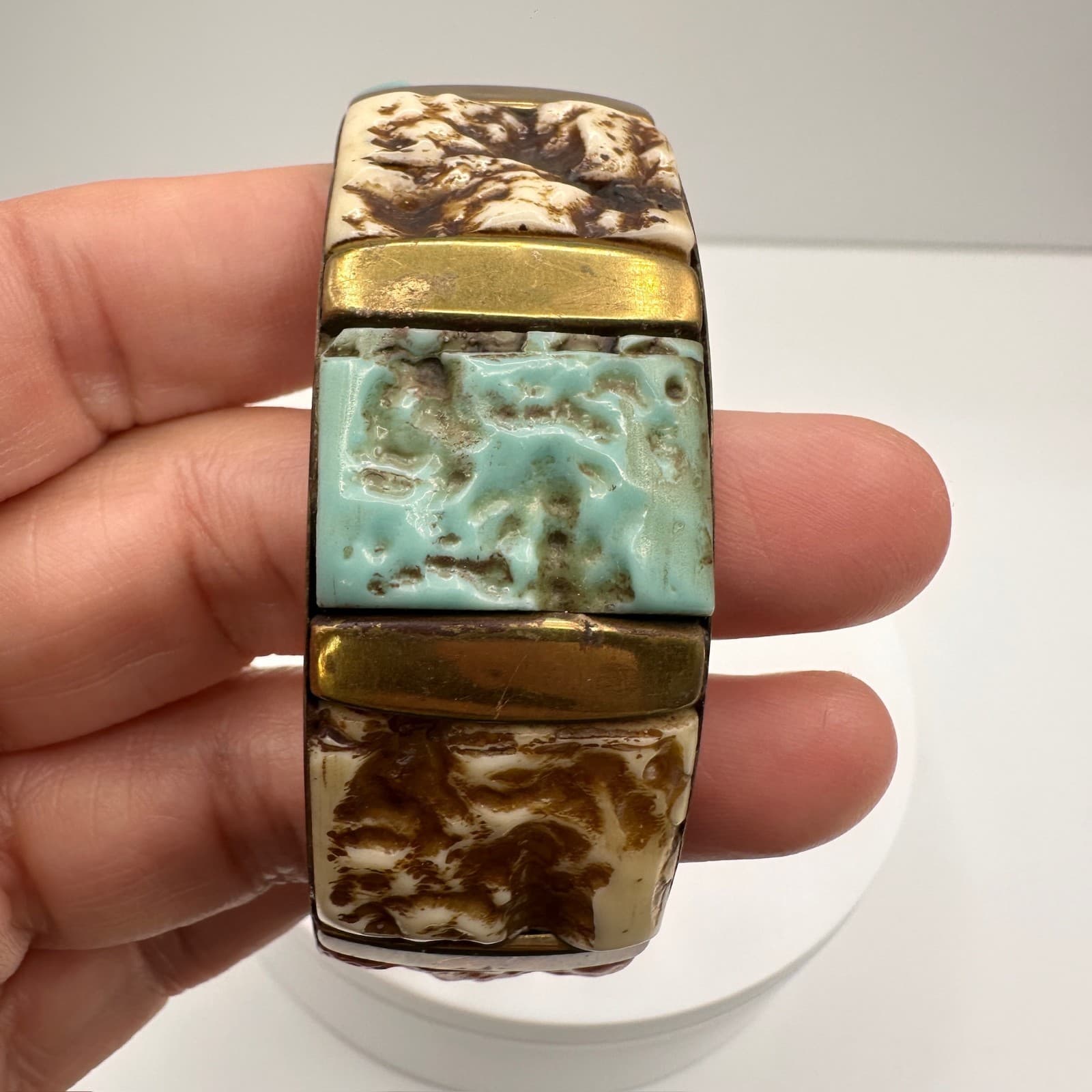 Vintage 70s 80s Brutalist Bangle Bracelet Gold Tone Faux Turquoise Coral Stone - Thumbnail 10