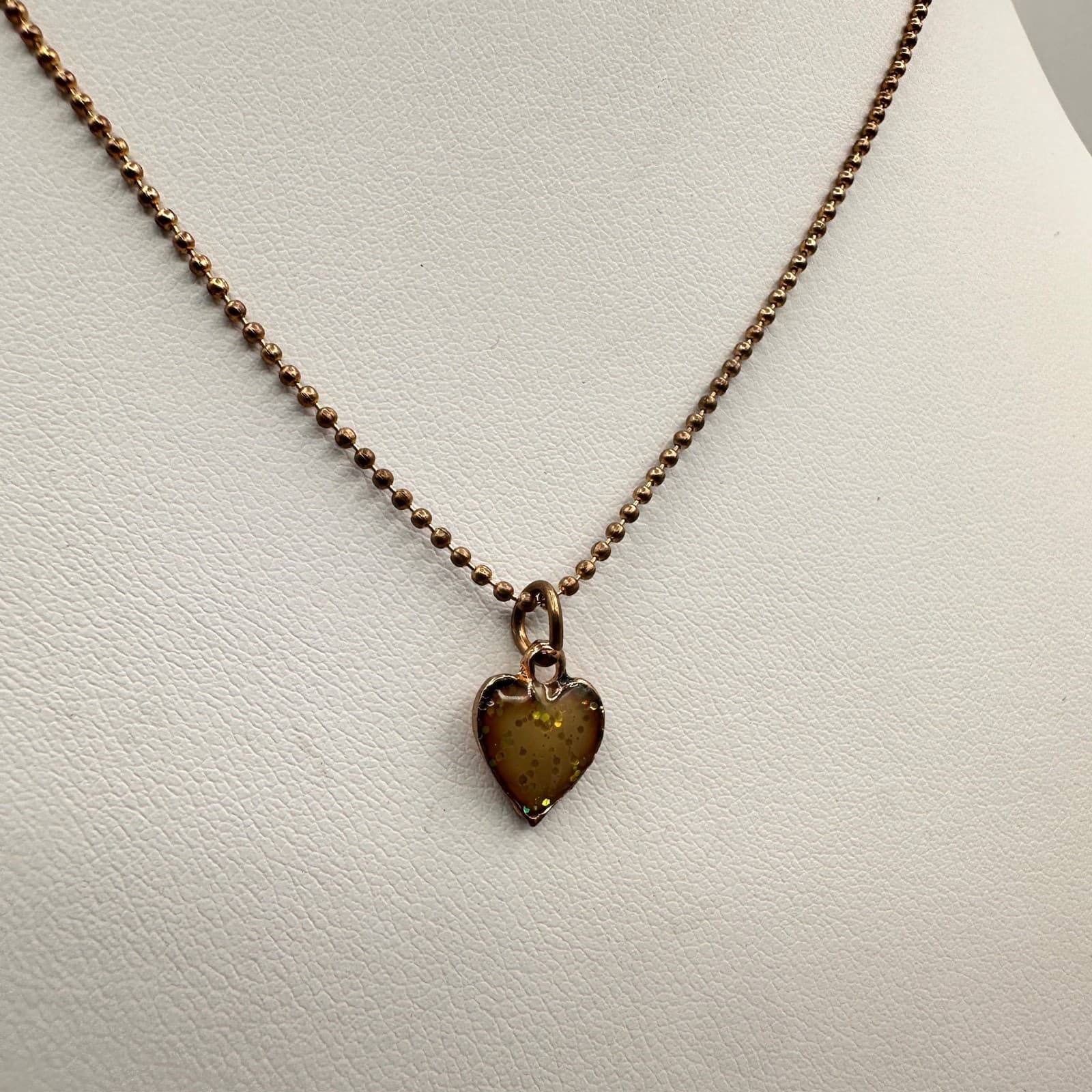 Vintage Heart Necklace Gold Tone Green Glitter Resin Pendant Ball Chain Jewelry - Thumbnail 5