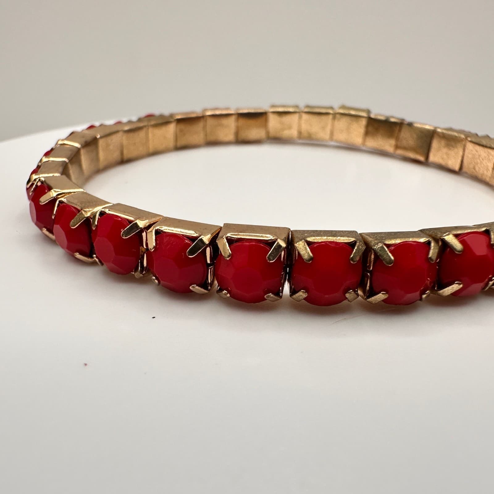 Vintage 90s Red Glass Gold Tone Stretch Bracelet Stackable Fashion Jewelry - Thumbnail 3