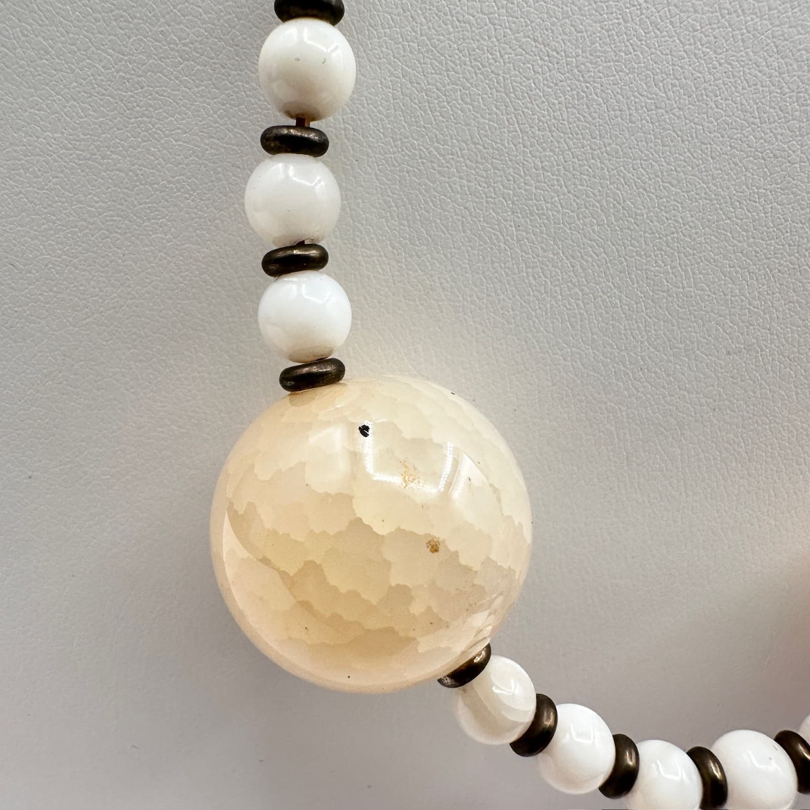 Vintage 90s Black & White Beaded Statement Necklace w Large Faceted Orbs Jewelry - Thumbnail 3