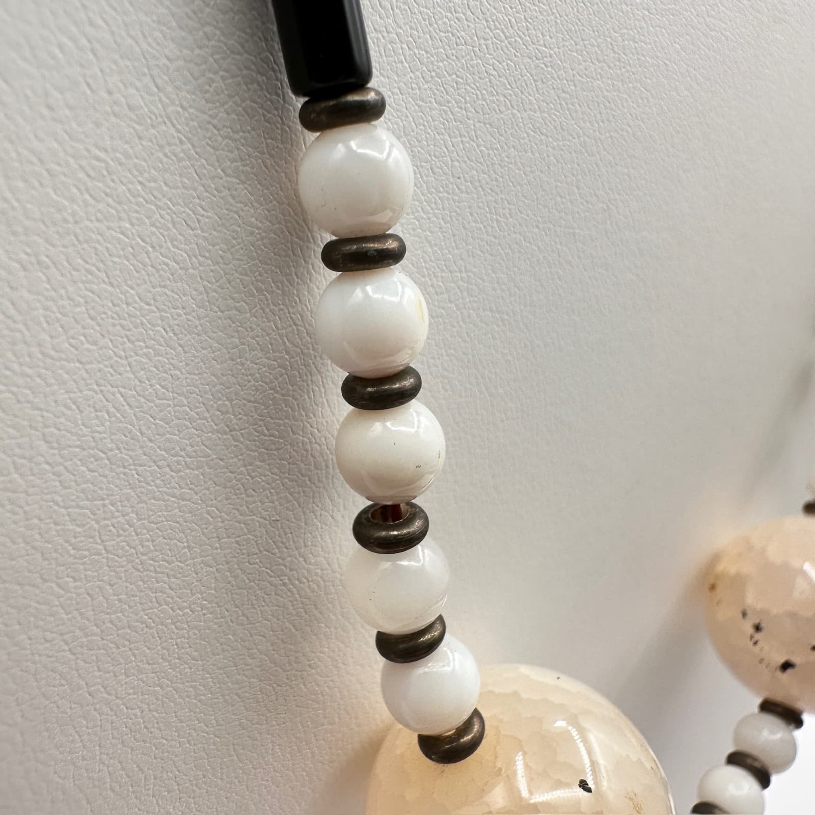 Vintage 90s Black & White Beaded Statement Necklace w Large Faceted Orbs Jewelry - Thumbnail 7