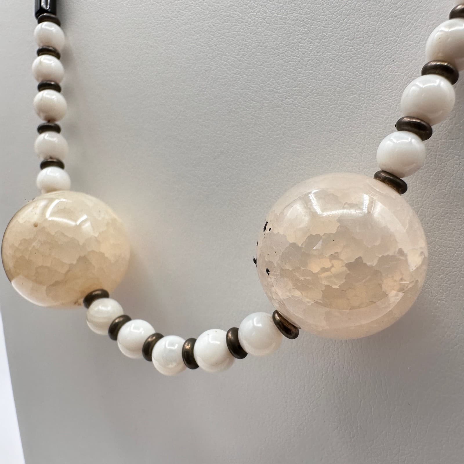 Vintage 90s Black & White Beaded Statement Necklace w Large Faceted Orbs Jewelry - Thumbnail 9