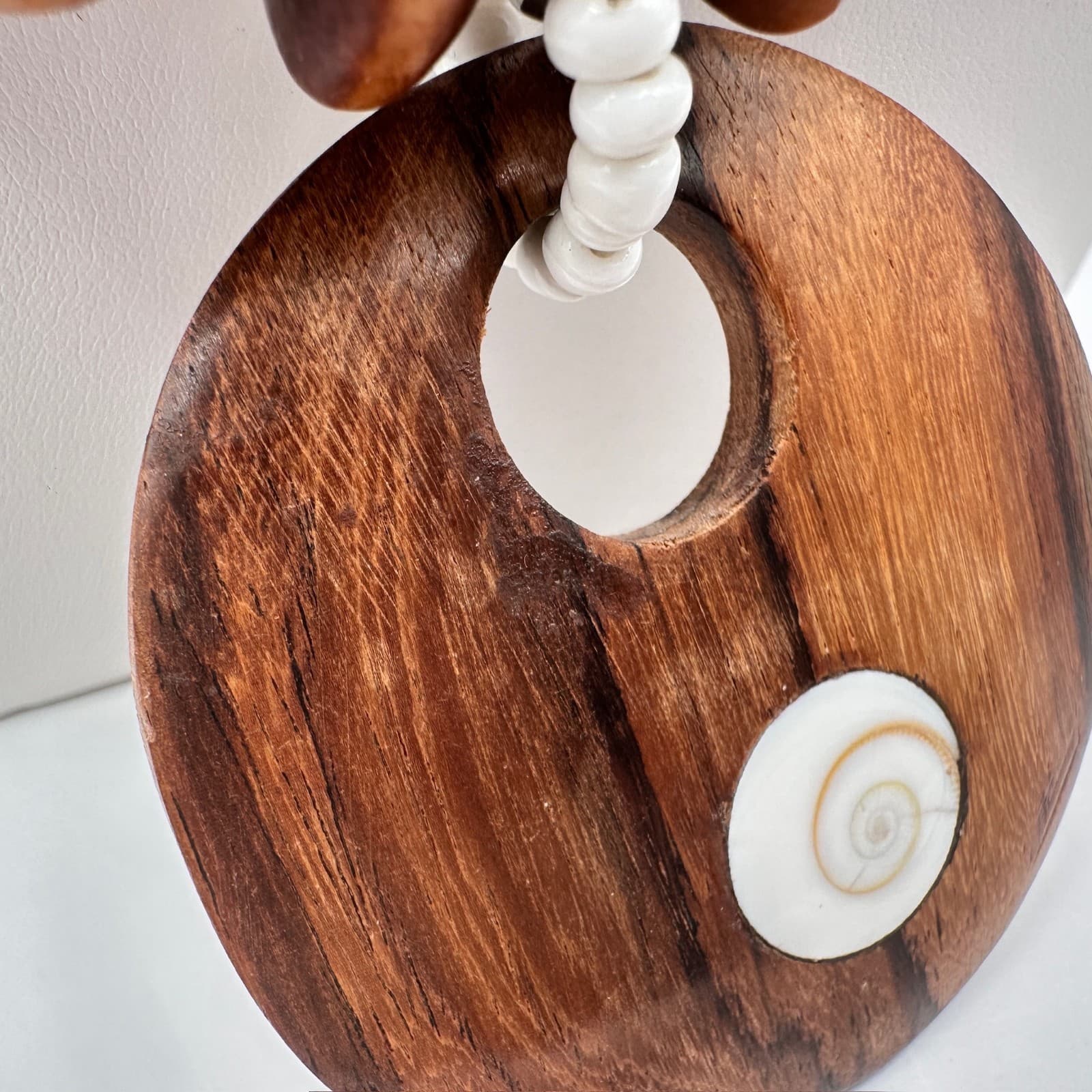 Vintage 80s Boho Wood Bead Statement Pendant Necklace Jewelry Spiral Shell - Thumbnail 7