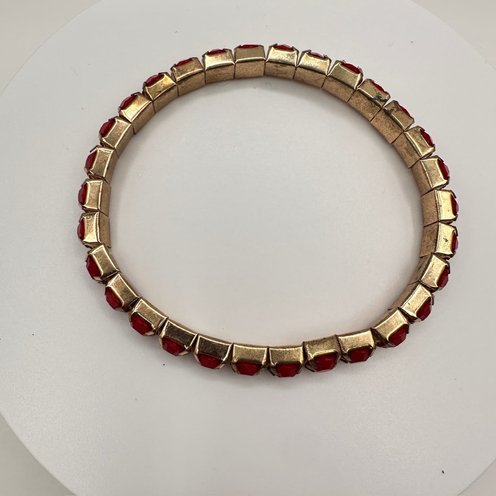 Vintage 90s Red Glass Gold Tone Stretch Bracelet Stackable Fashion Jewelry - Thumbnail 2