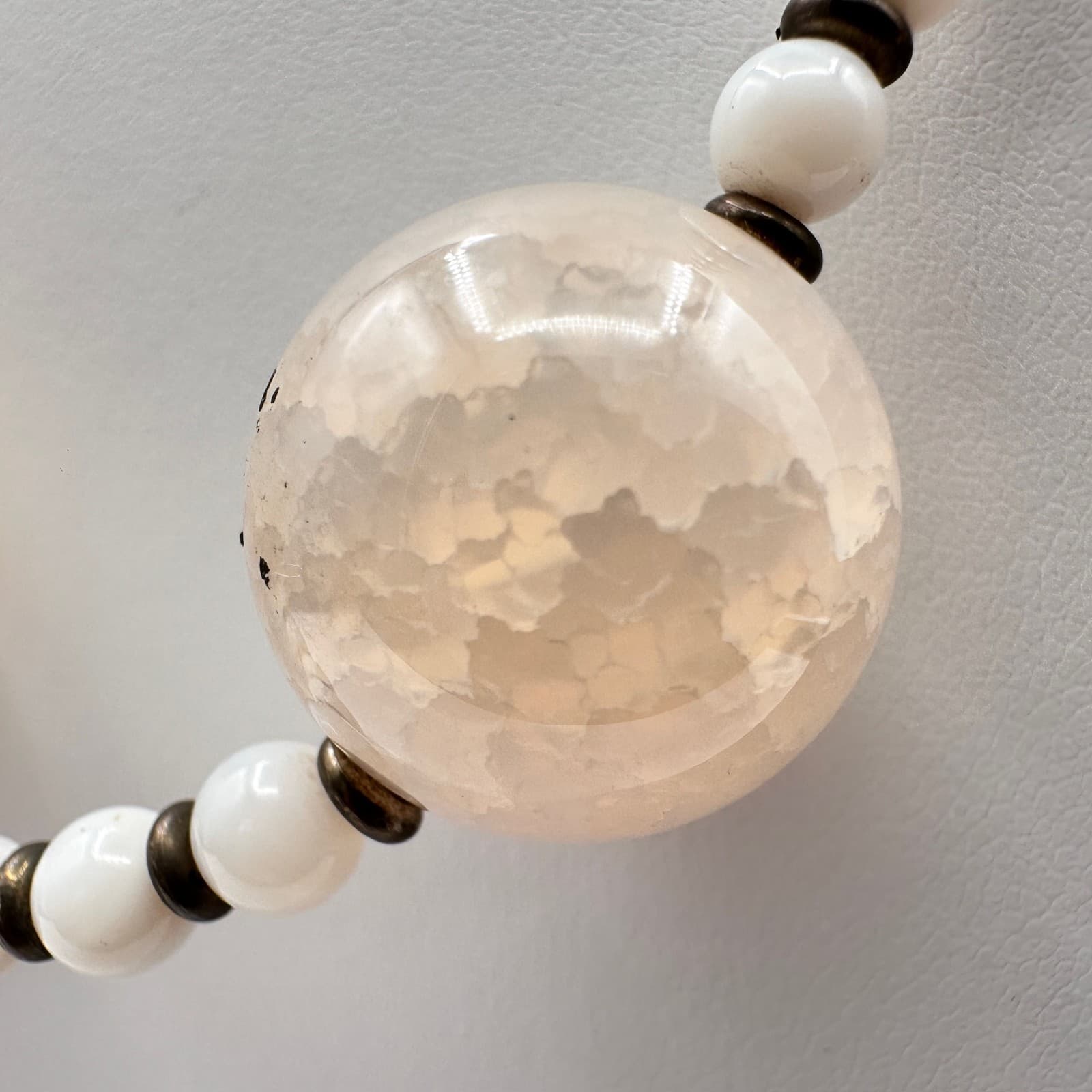 Vintage 90s Black & White Beaded Statement Necklace w Large Faceted Orbs Jewelry - Thumbnail 10